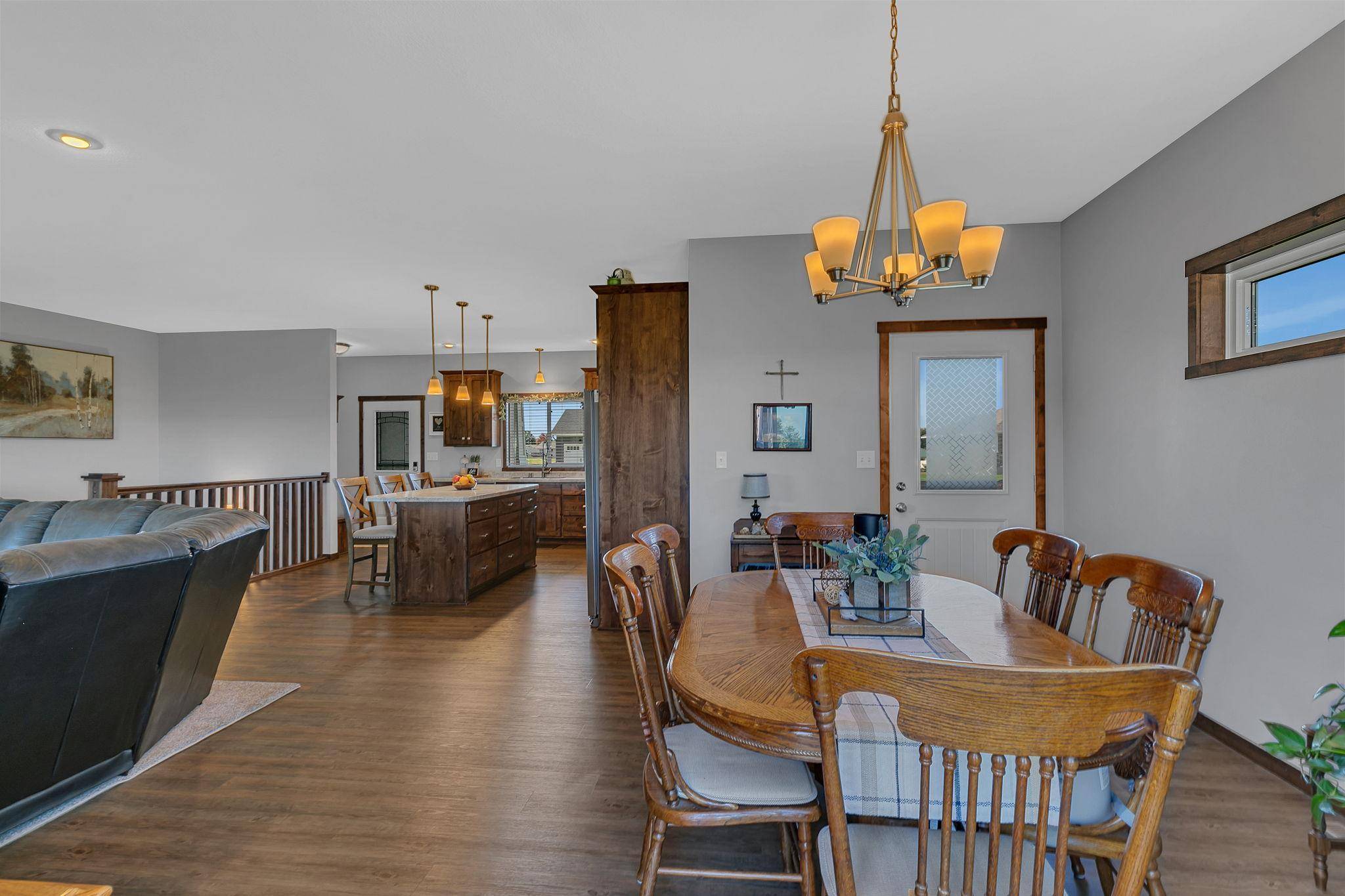 932 Waters Edge CIR, Avon, MN 56310