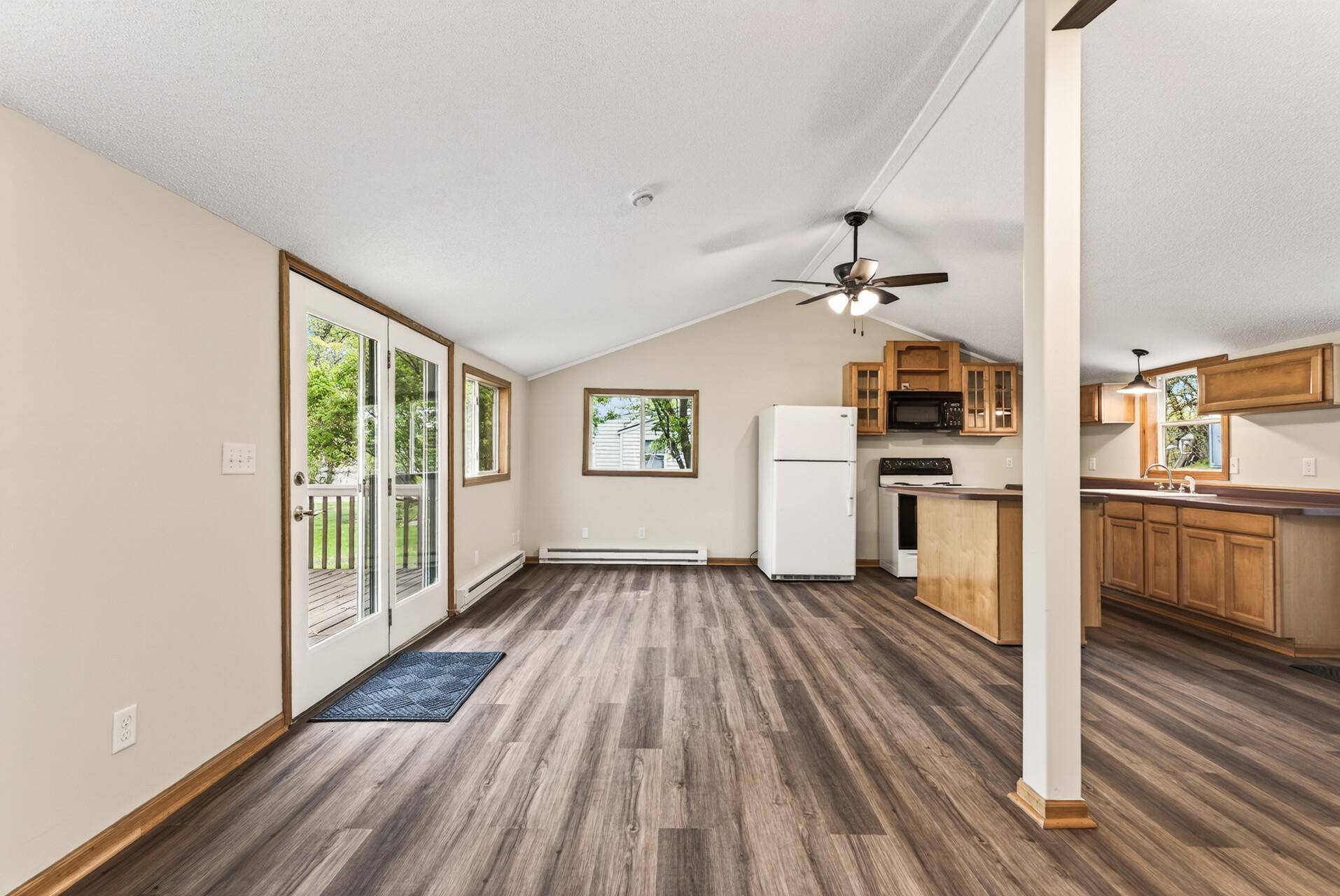 11073 Hoyer AVE NW, Annandale, MN 55302