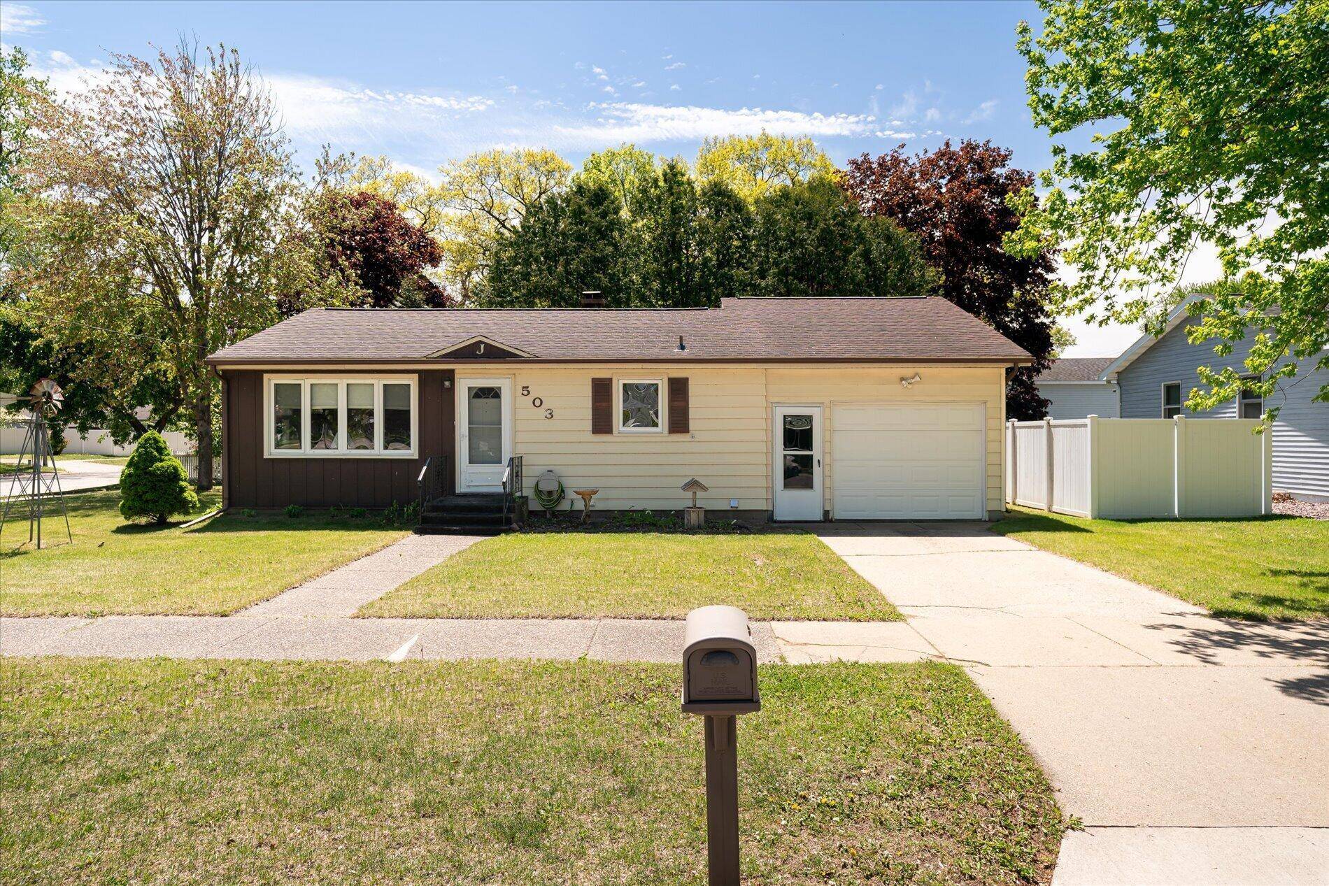 503 S 9th ST, La Crescent, MN 55947