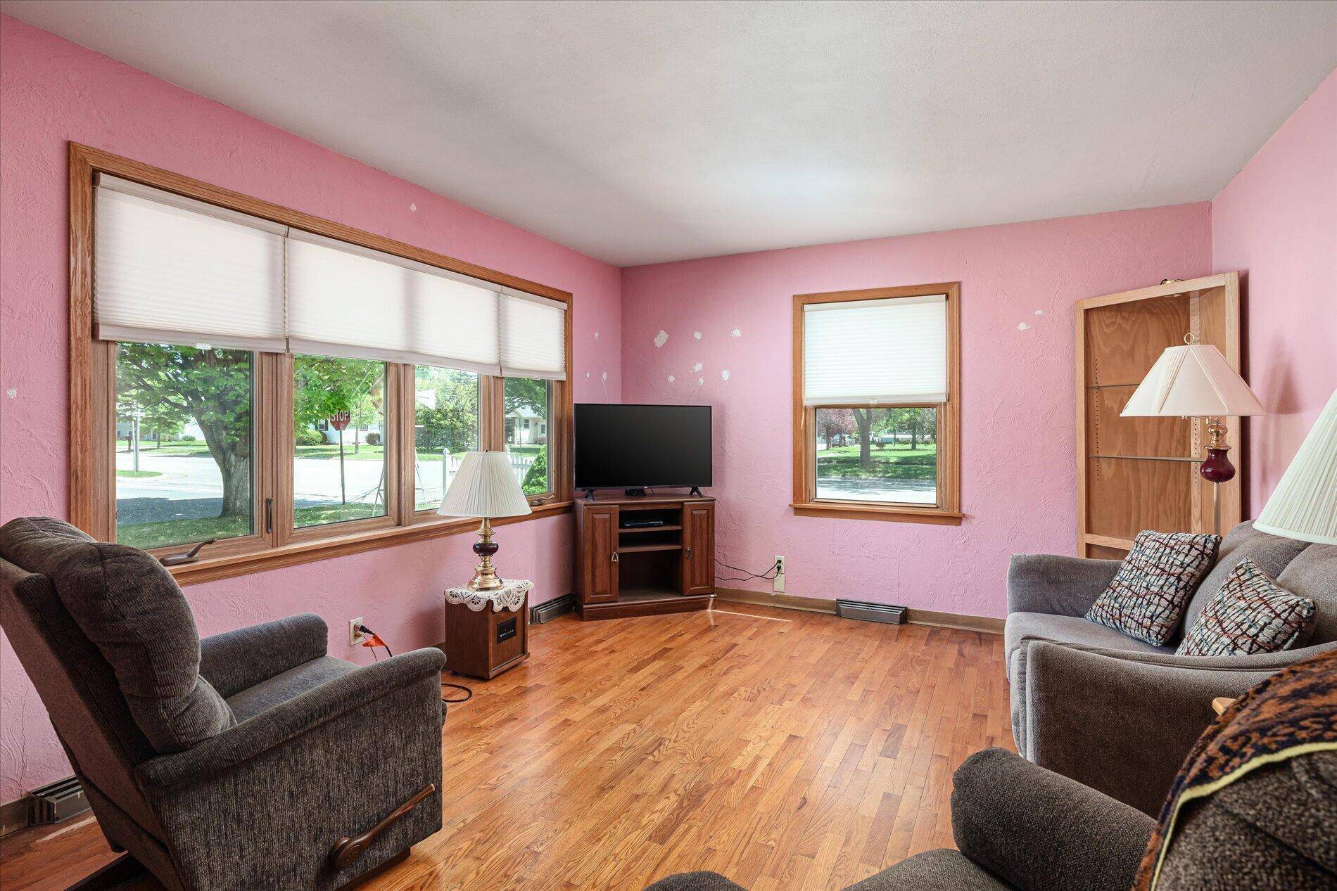 503 S 9th ST, La Crescent, MN 55947