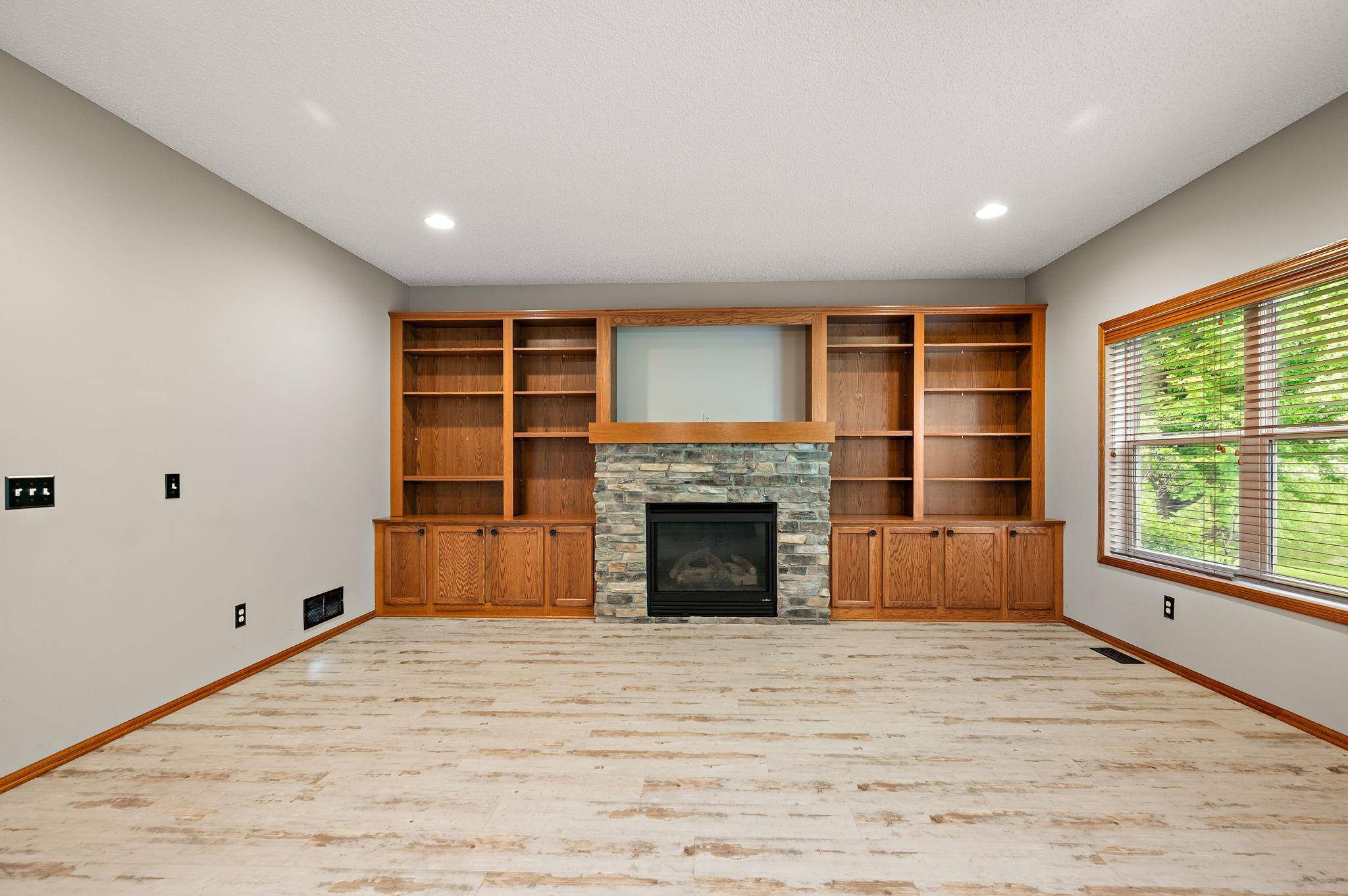 11301 69th ST NE, Albertville, MN 55301