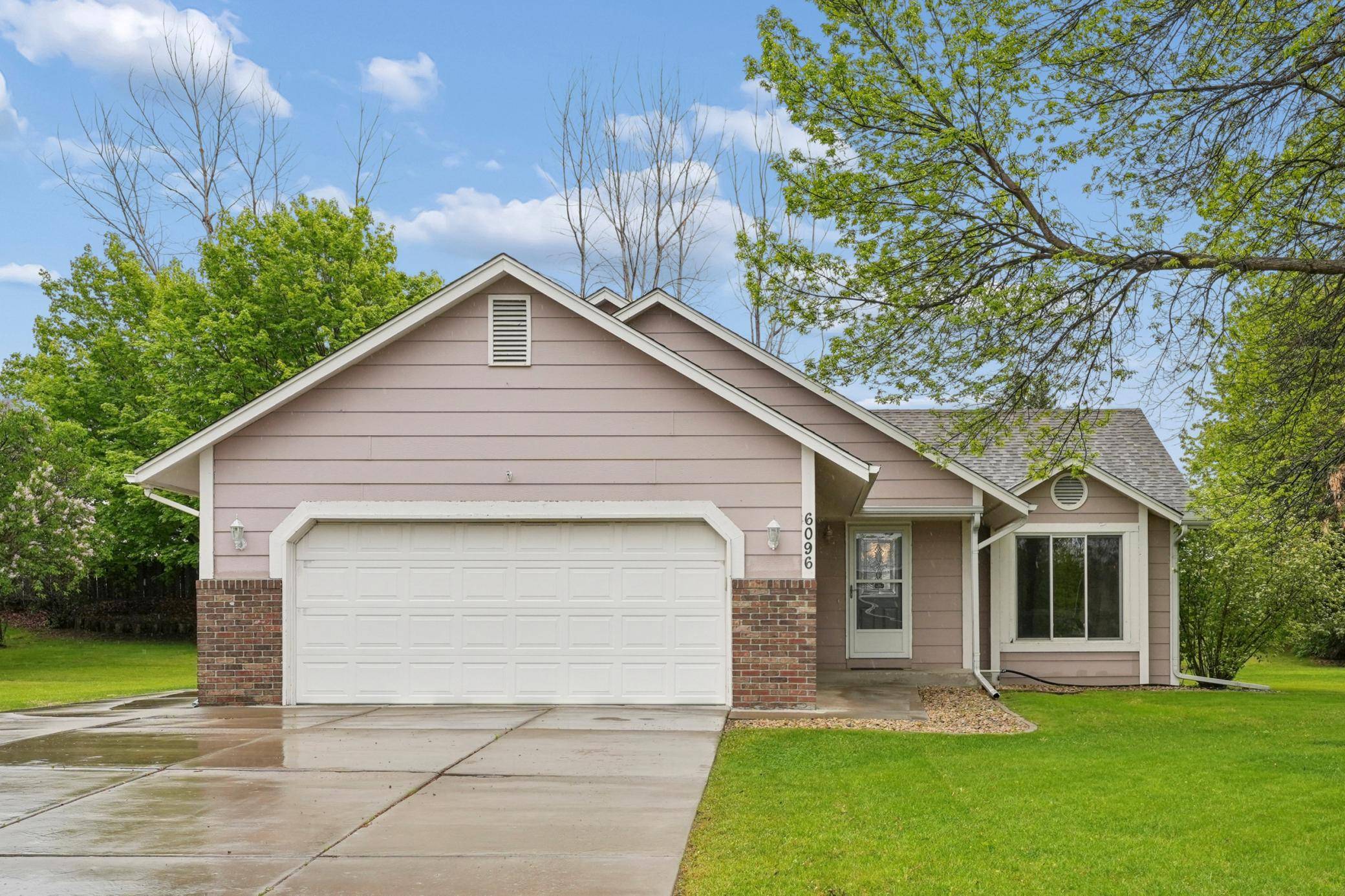 6096 Kalland CIR NE, Albertville, MN 55301