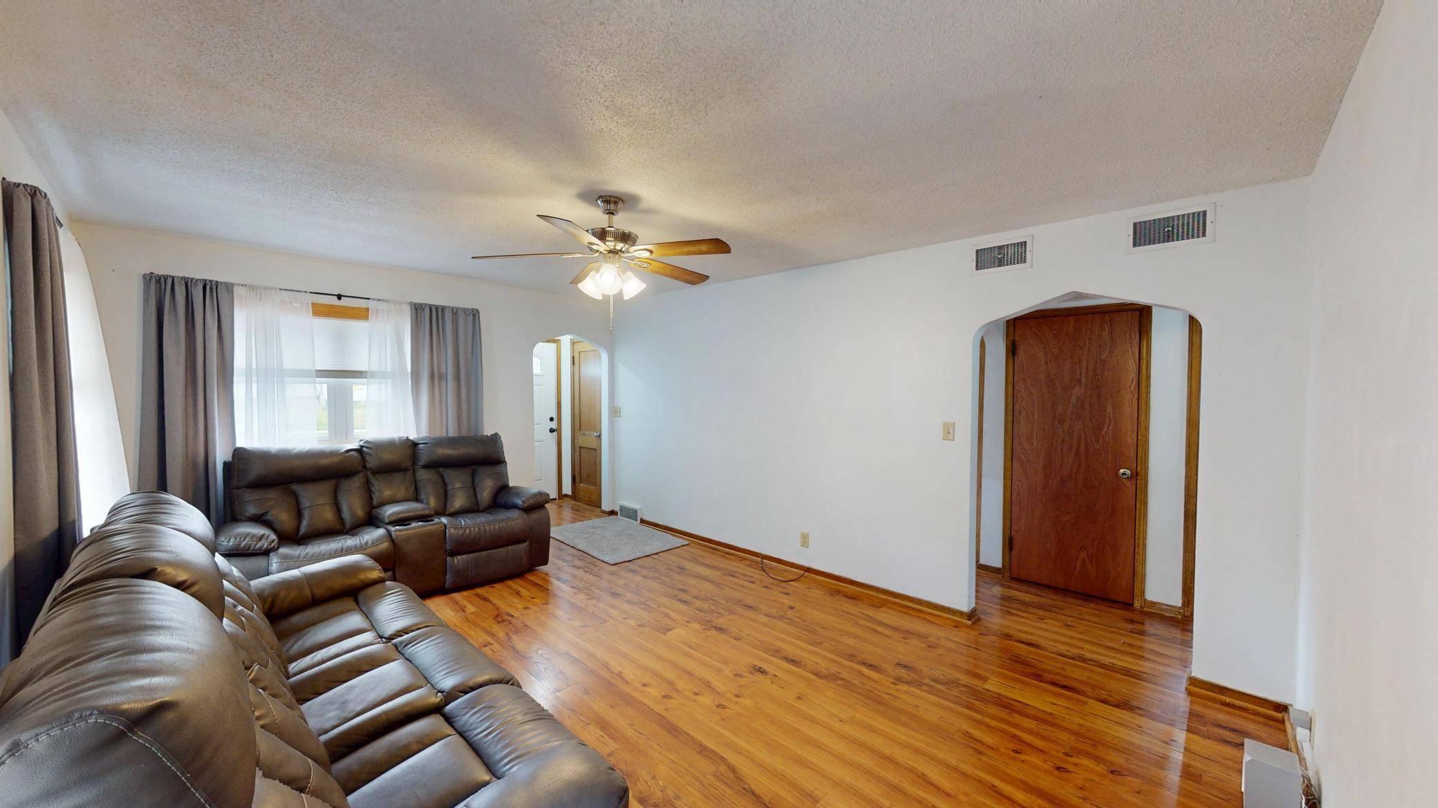813 Pillsbury AVE, Albert Lea, MN 56007