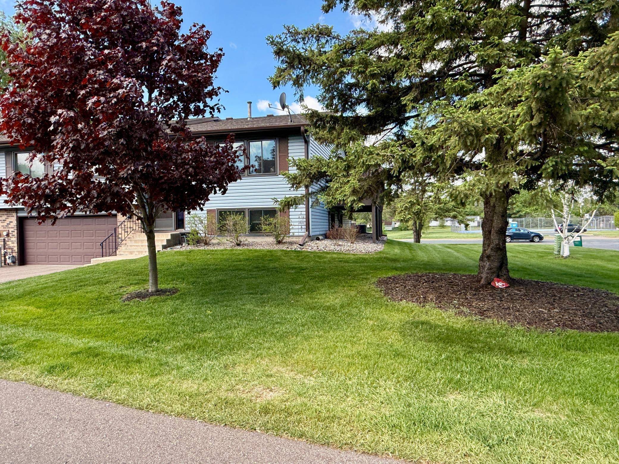 1014 122nd AVE NE, Blaine, MN 55434