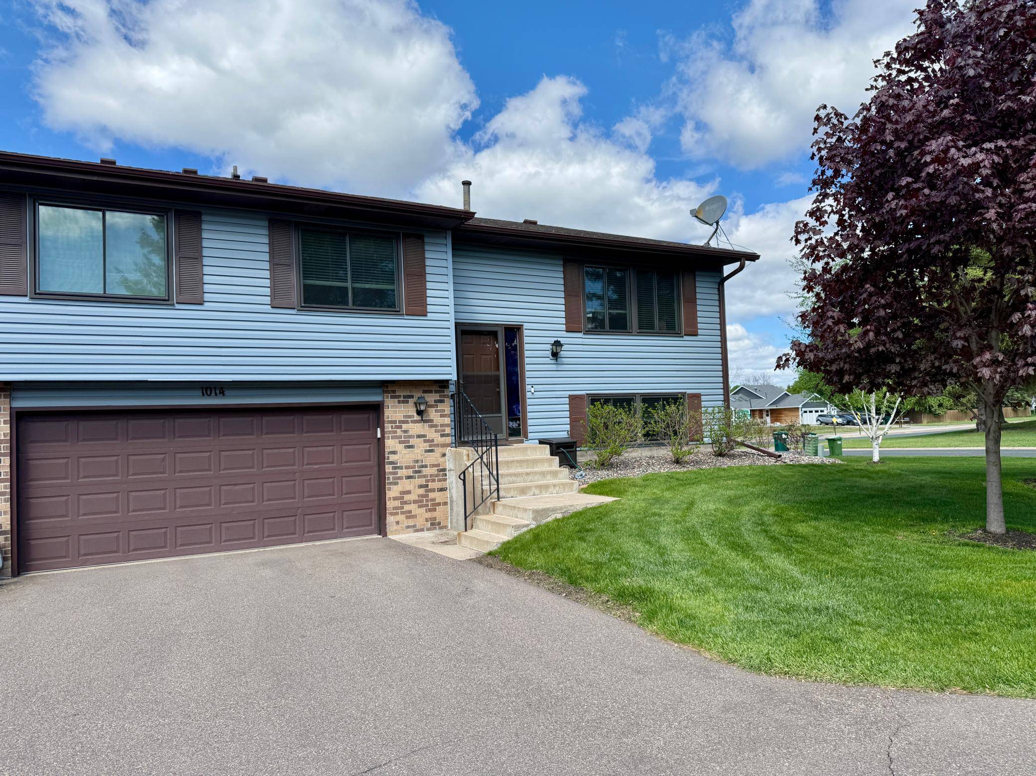 1014 122nd AVE NE, Blaine, MN 55434