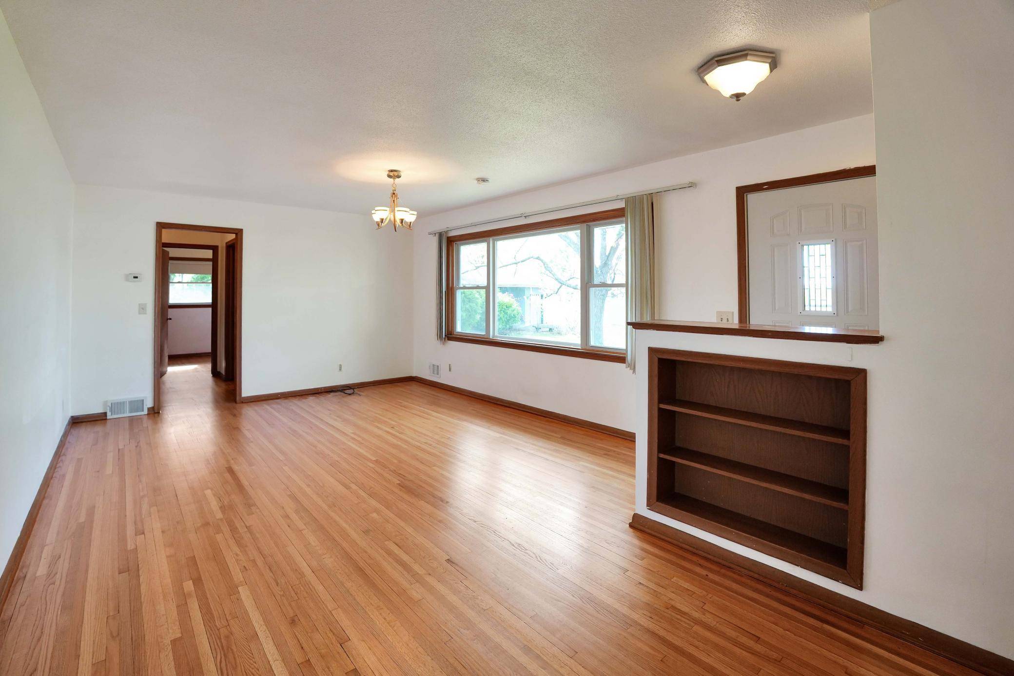 7016 Oliver CIR N, Brooklyn Center, MN 55430