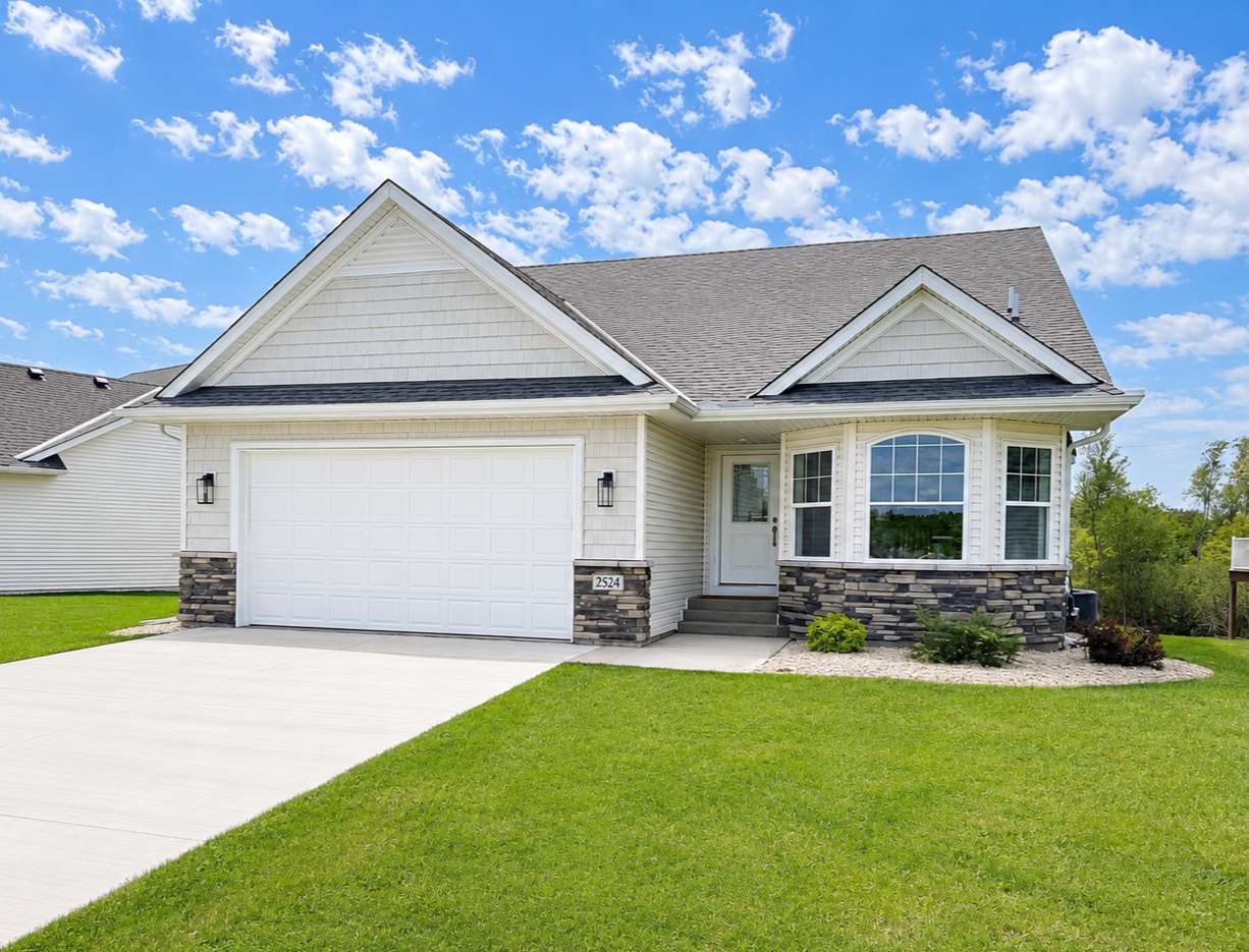 2524 Buchanan LN S, Cambridge, MN 55008