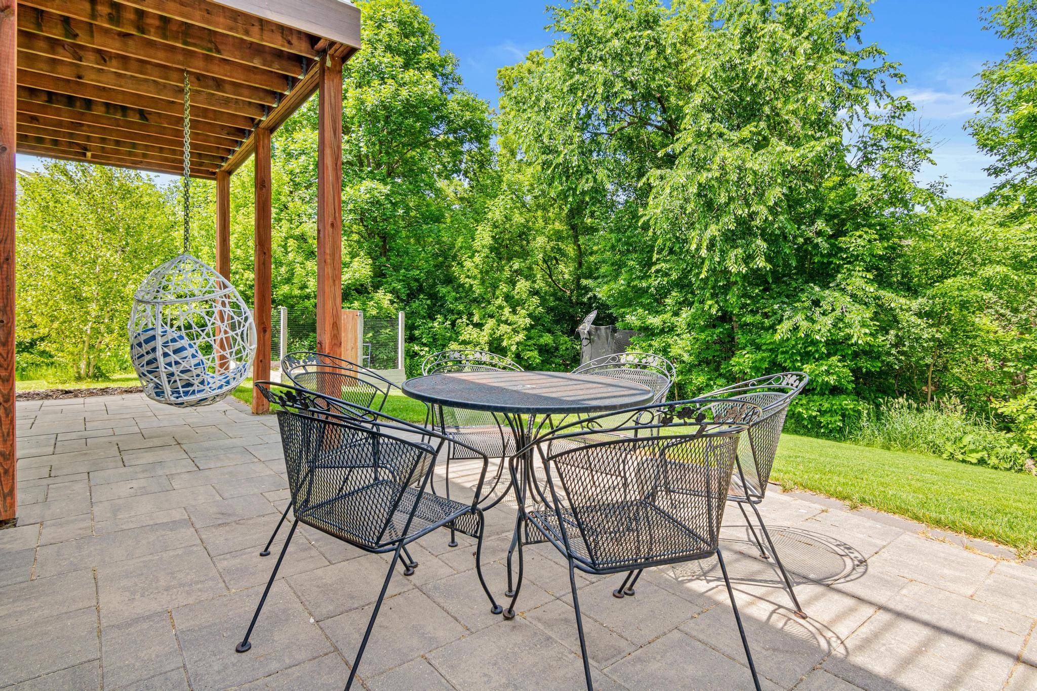 2215 Lake CIR, Victoria, MN 55386