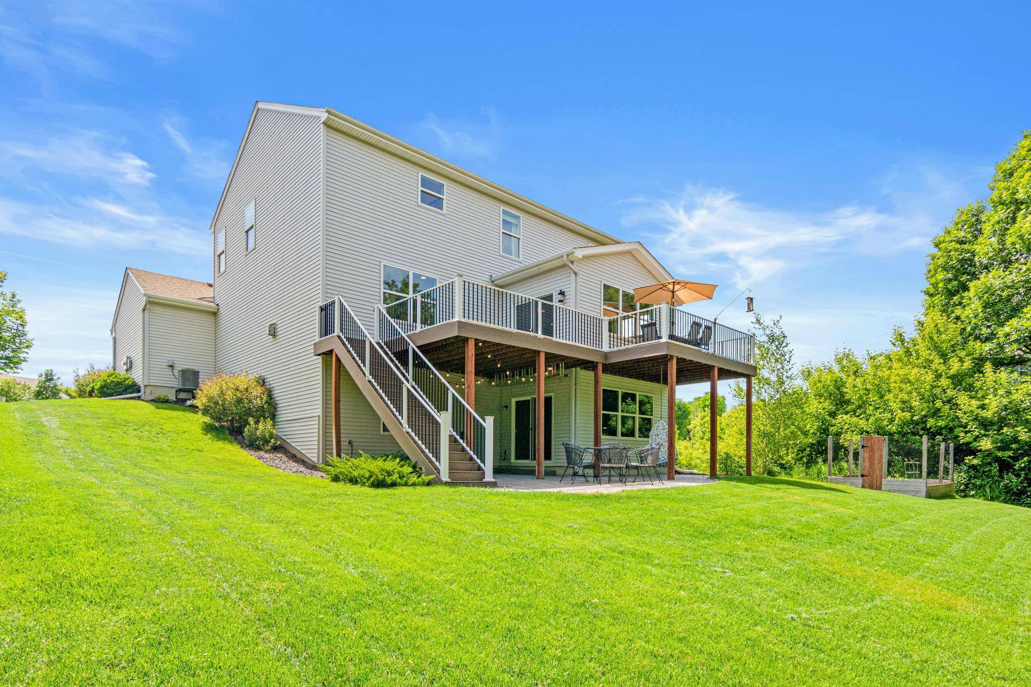 2215 Lake CIR, Victoria, MN 55386