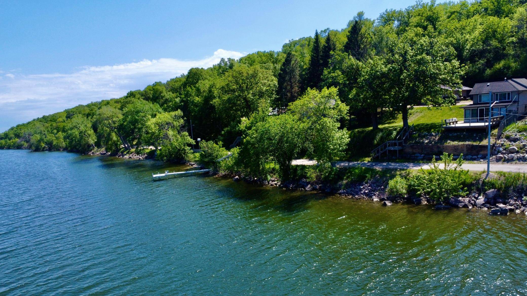 1160 Lake DR, Big Stone City, SD 57216