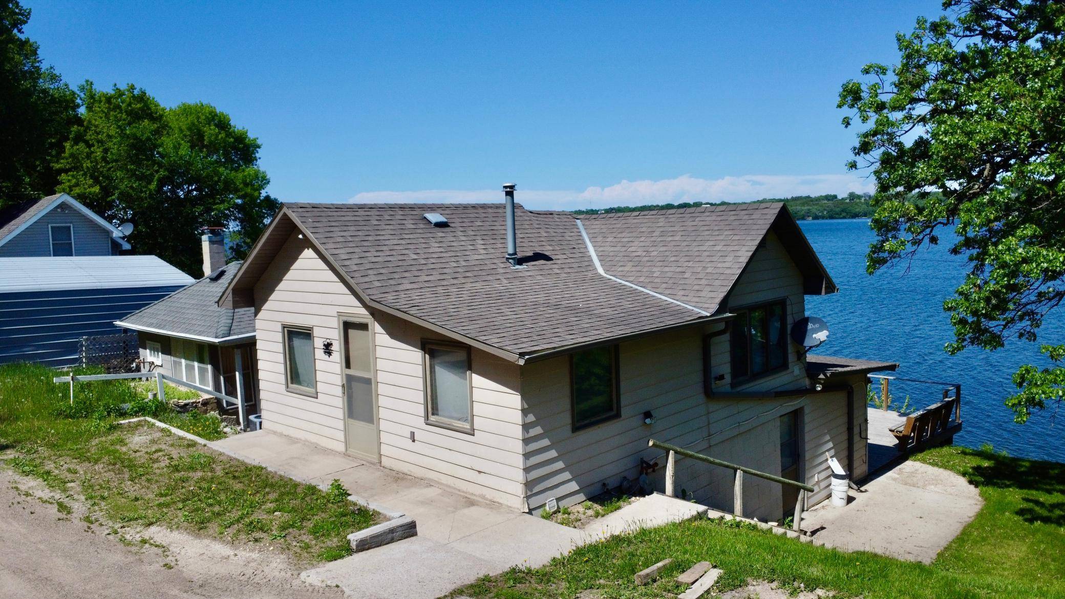 1160 Lake DR, Big Stone City, SD 57216