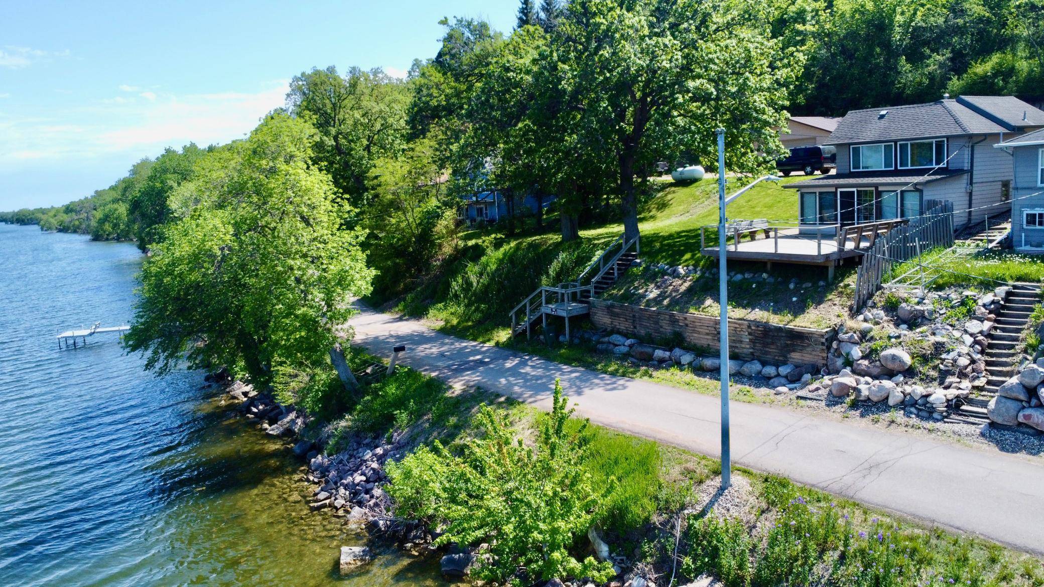 1160 Lake DR, Big Stone City, SD 57216