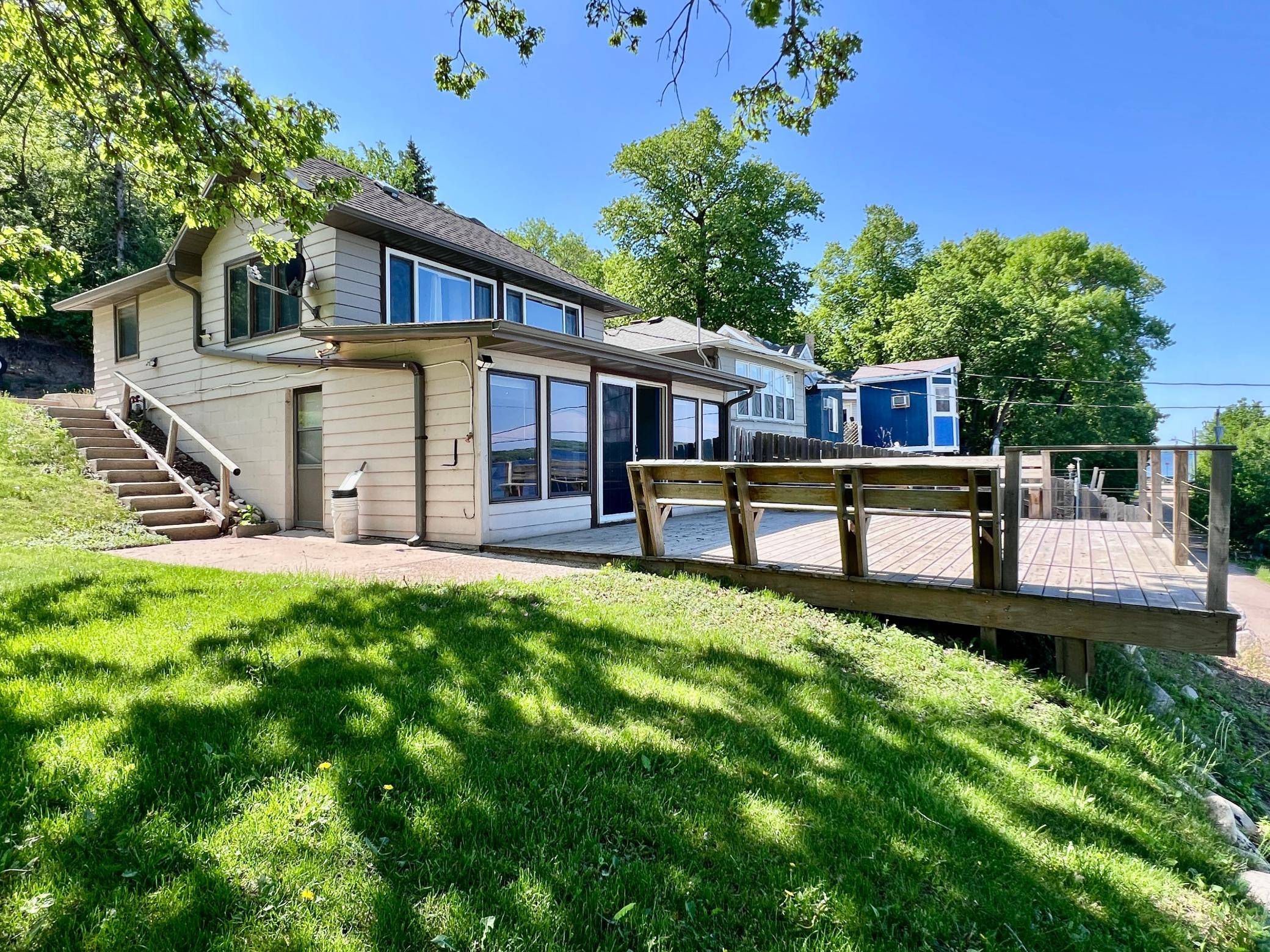 1160 Lake DR, Big Stone City, SD 57216