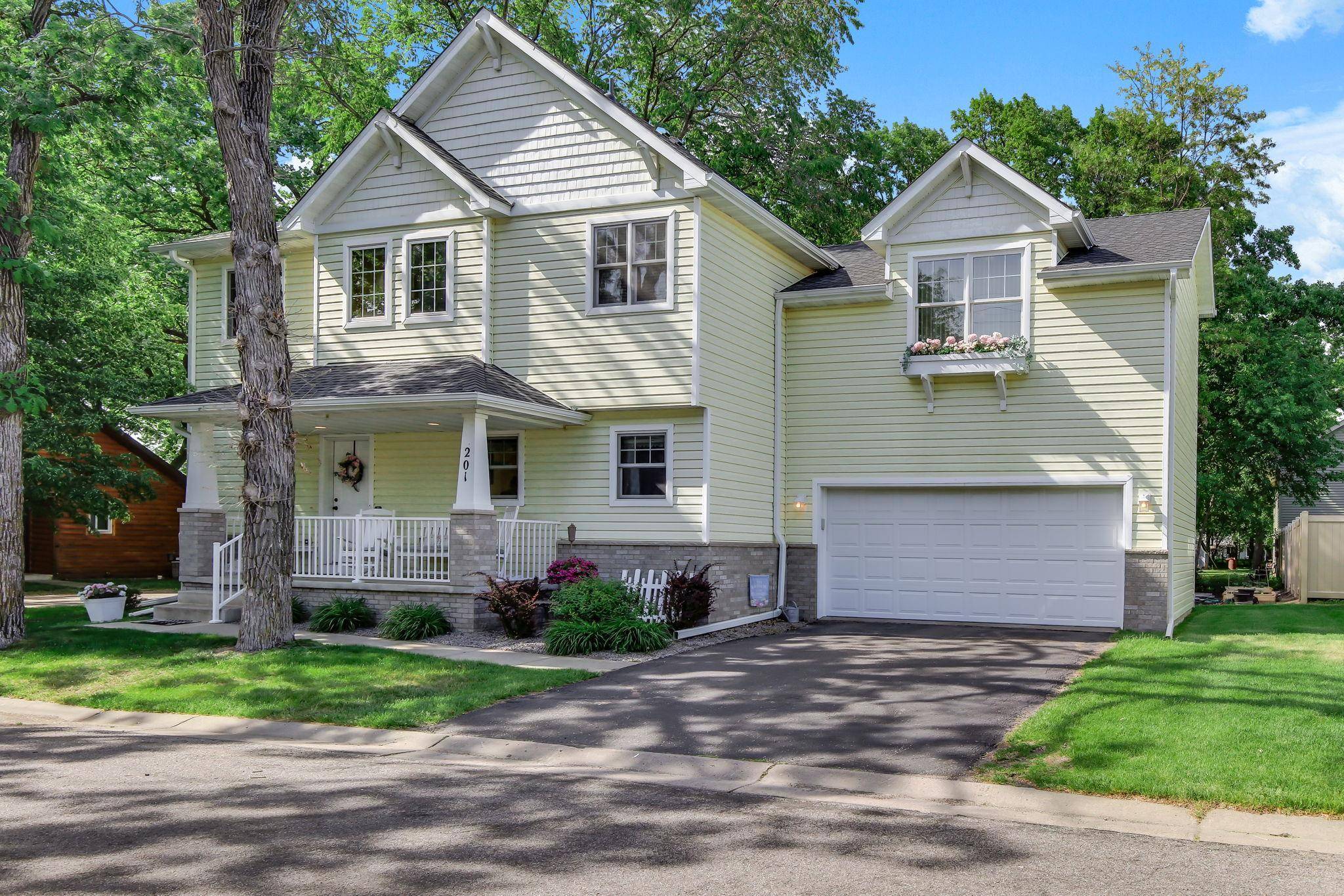 201 Montana AVE, Big Lake, MN 55309