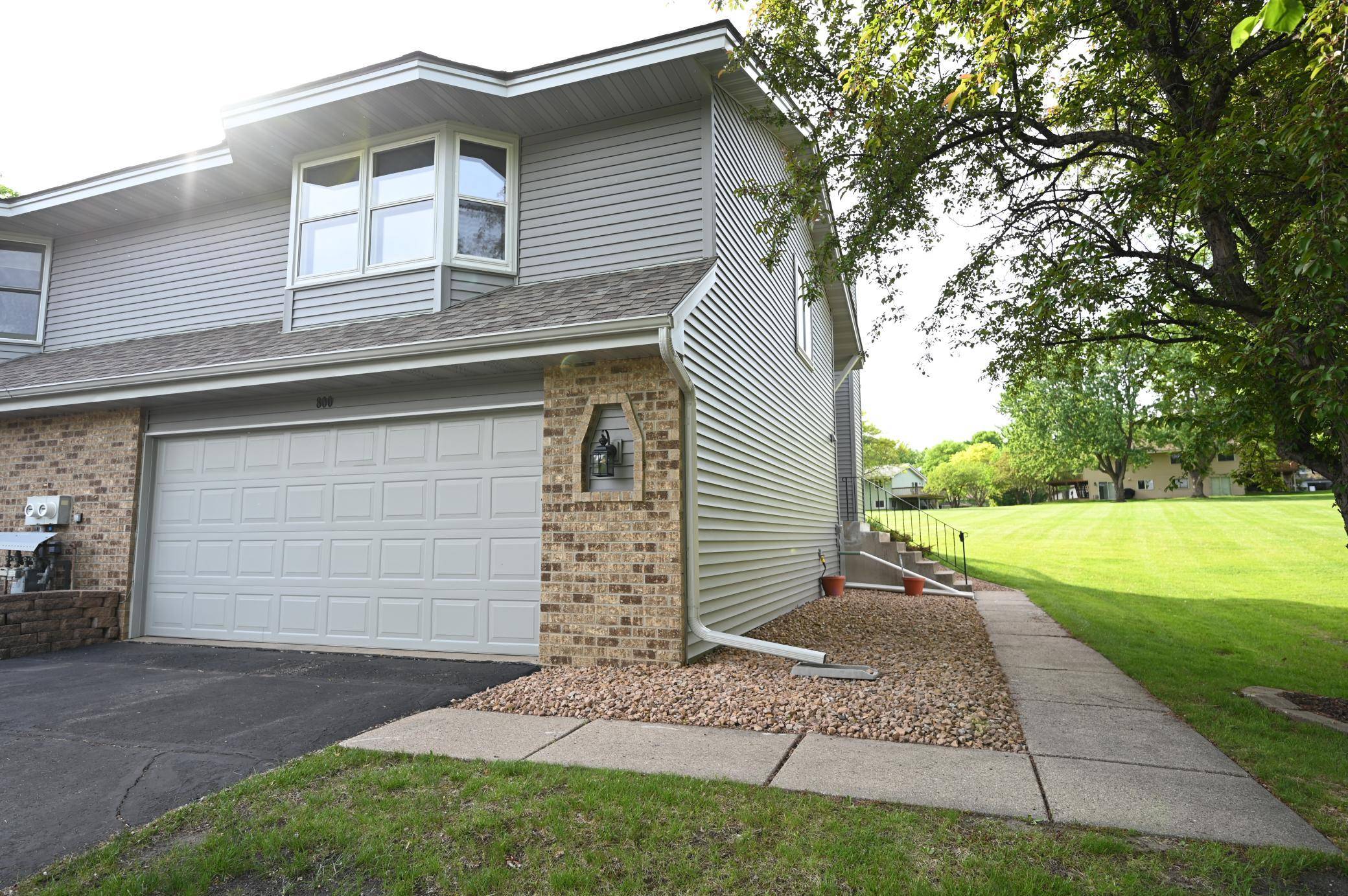 800 Buckingwood CT, Chanhassen, MN 55317