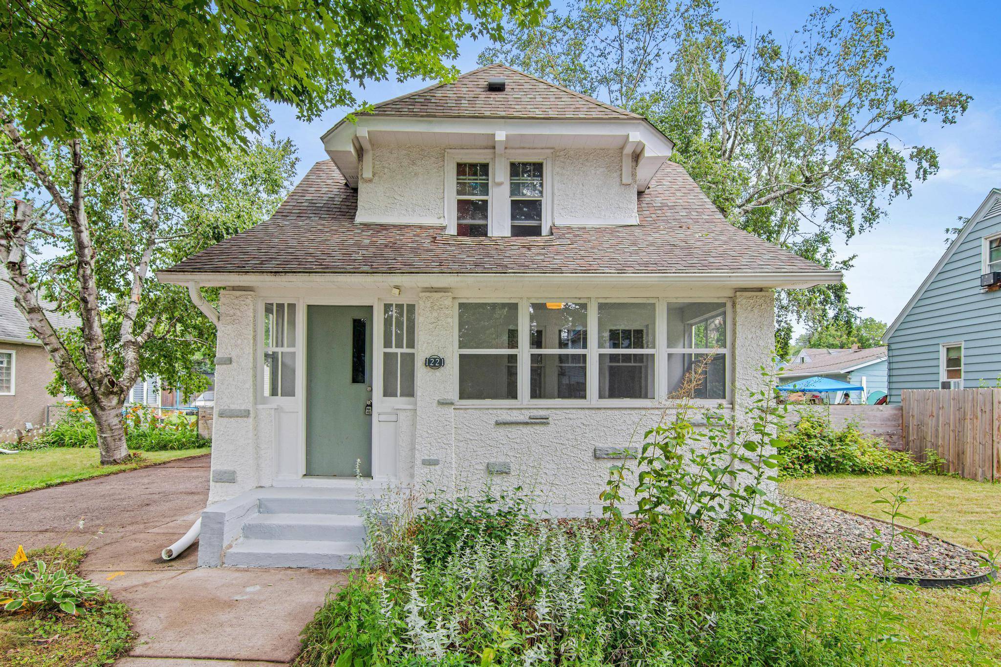 1221 4th ST E, Saint Paul, MN 55106