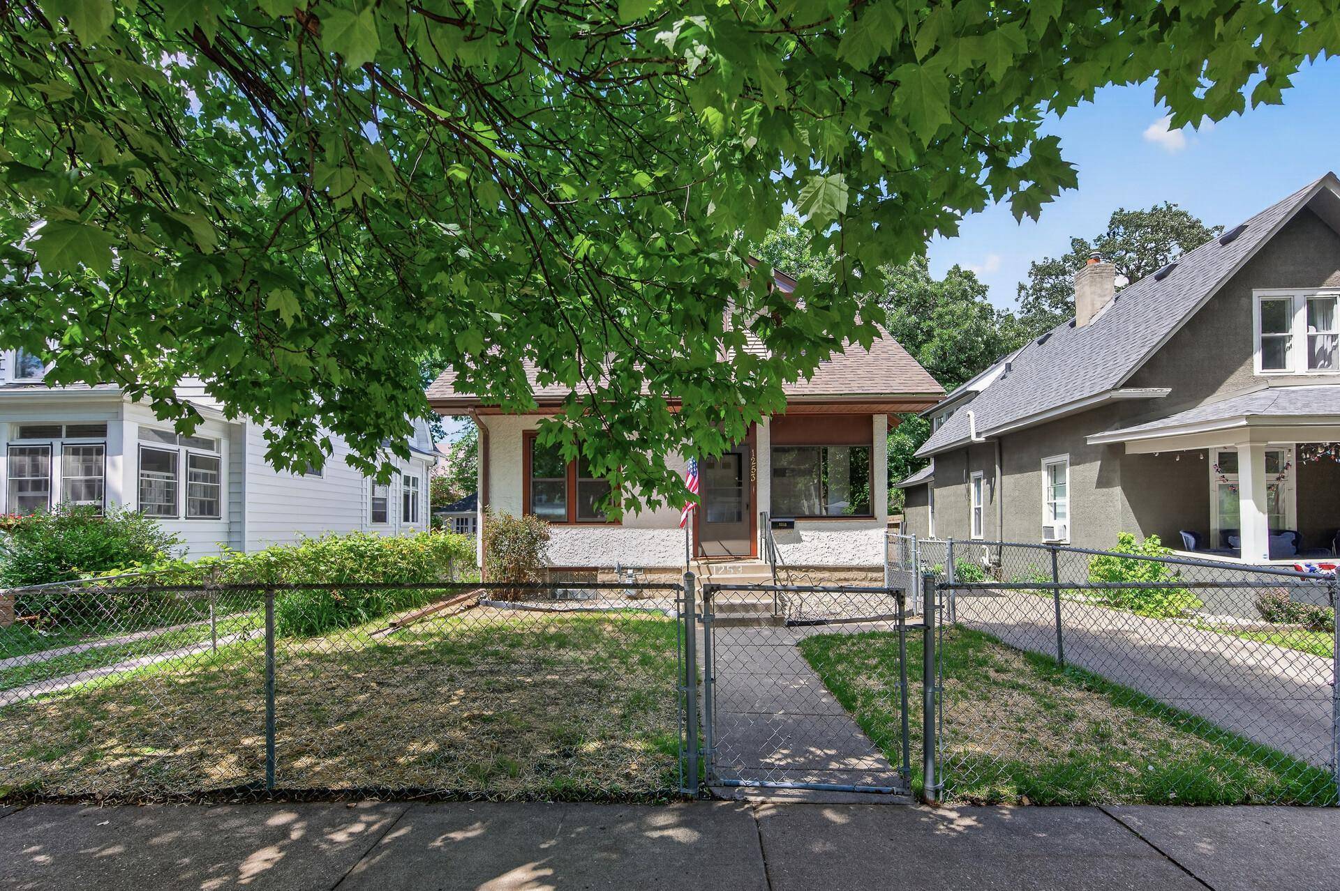 1253 Selby AVE, Saint Paul, MN 55104