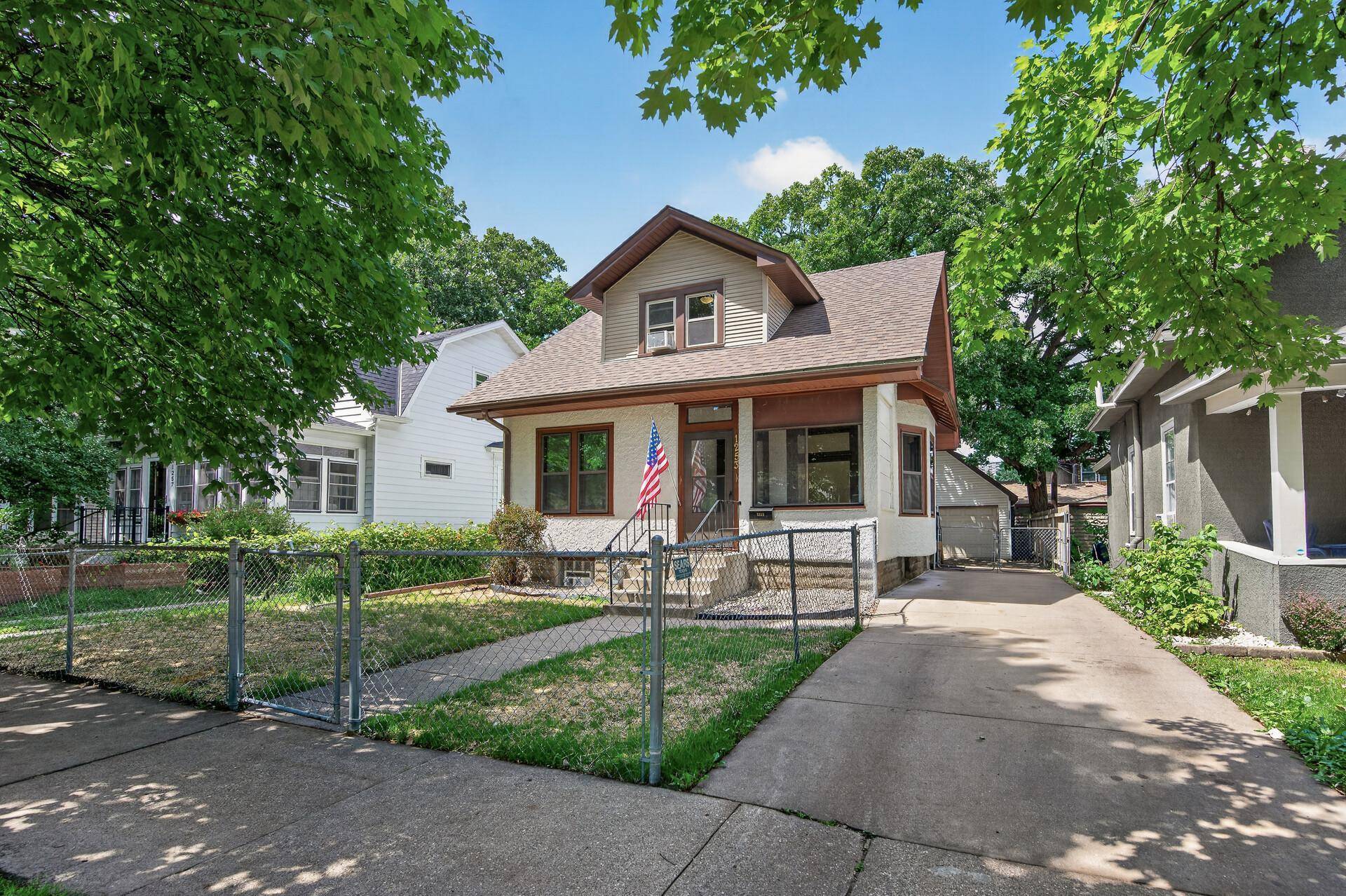 1253 Selby AVE, Saint Paul, MN 55104