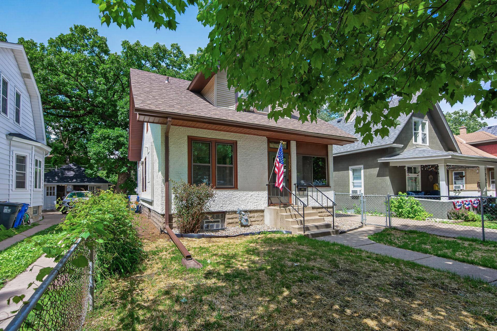 1253 Selby AVE, Saint Paul, MN 55104