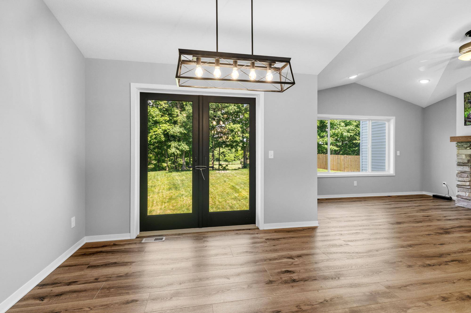 604 Nelson LN, Center City, MN 55012