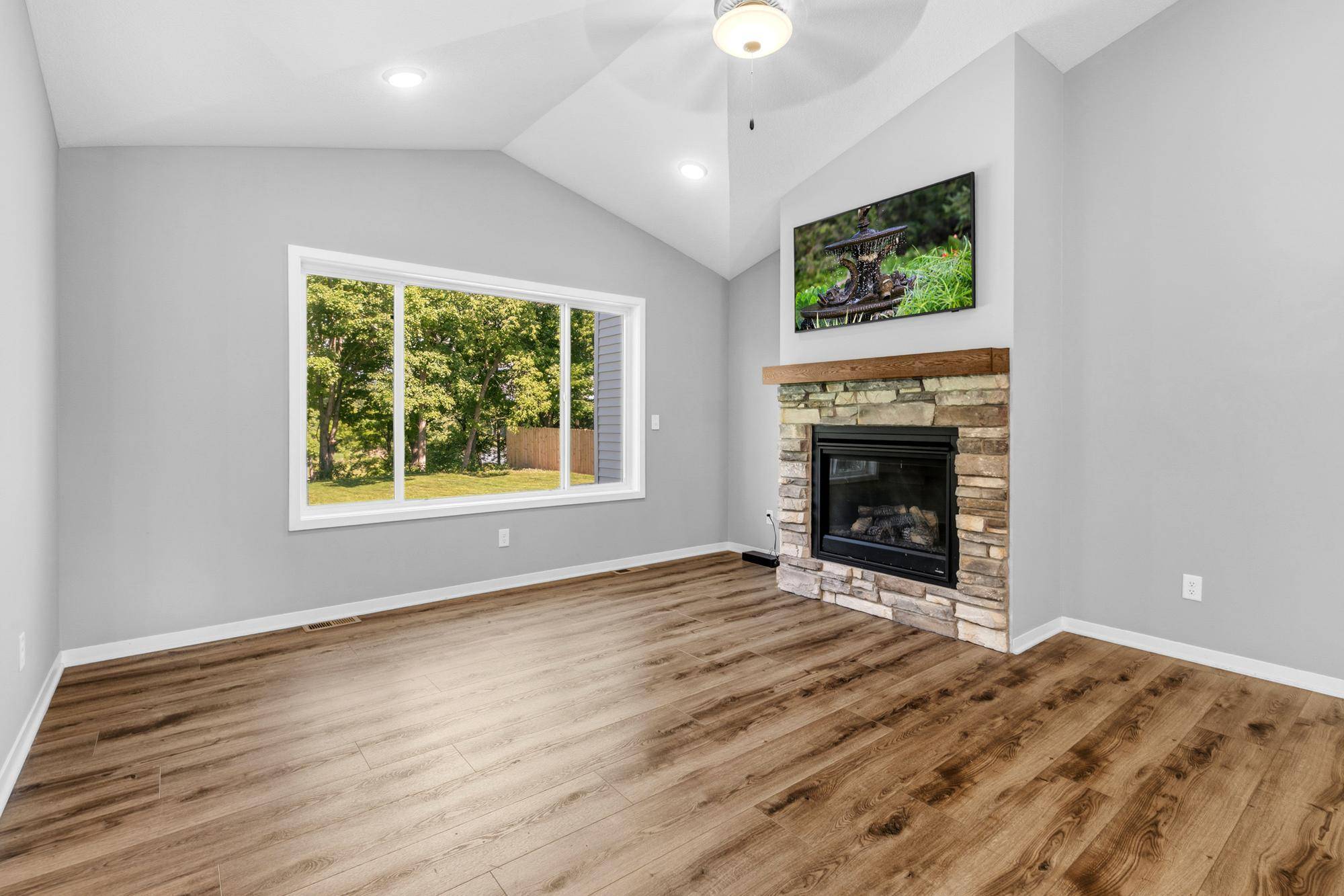 604 Nelson LN, Center City, MN 55012