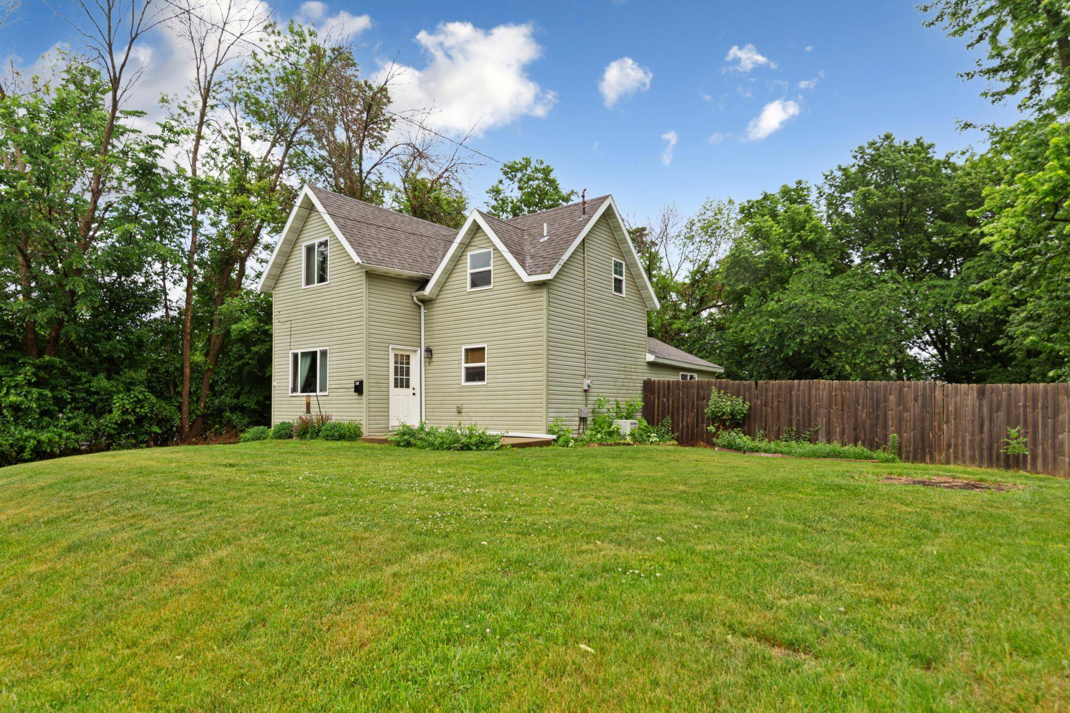 319 Adams AVE NW, Owatonna, MN 55060