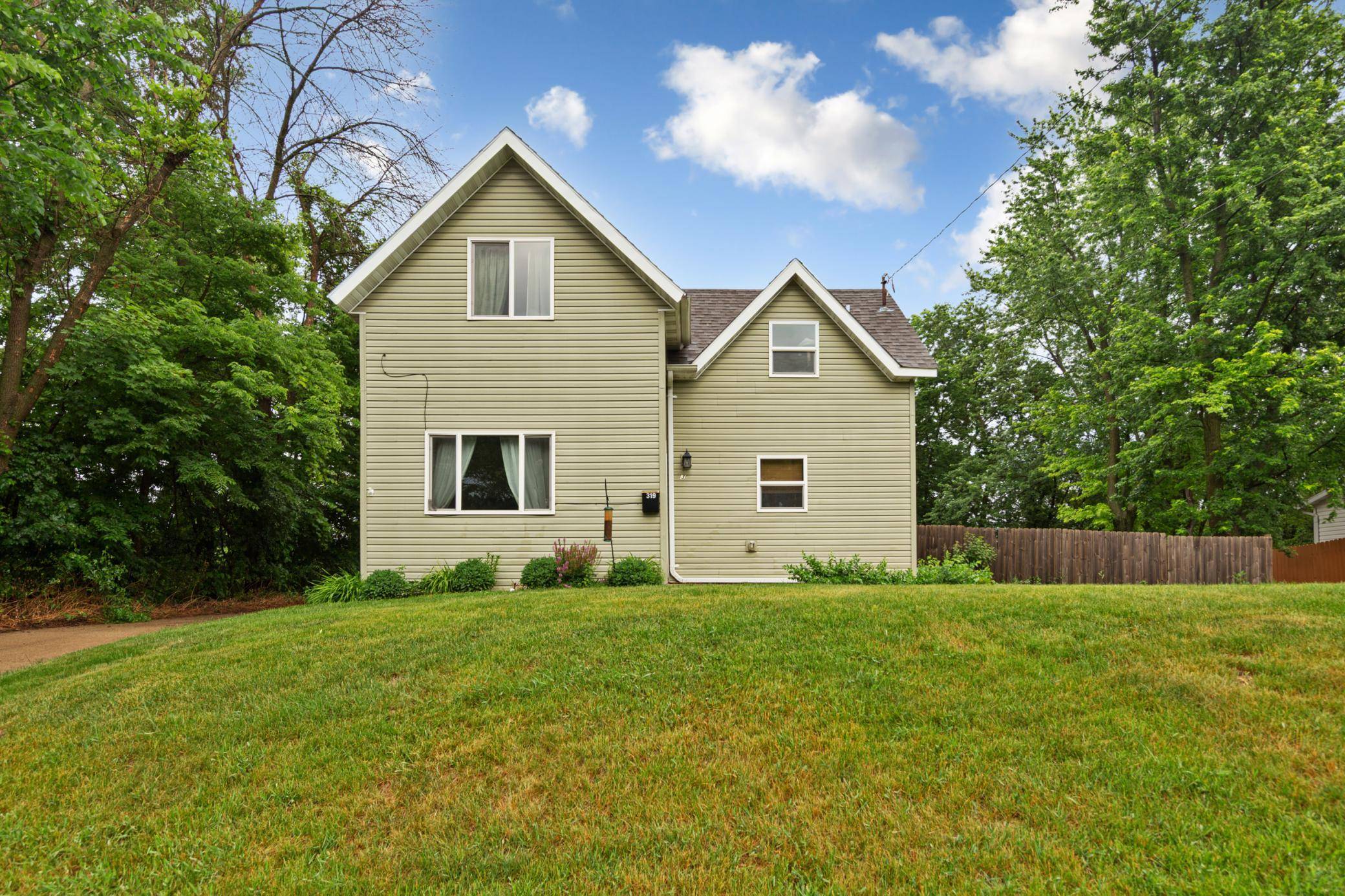 319 Adams AVE NW, Owatonna, MN 55060