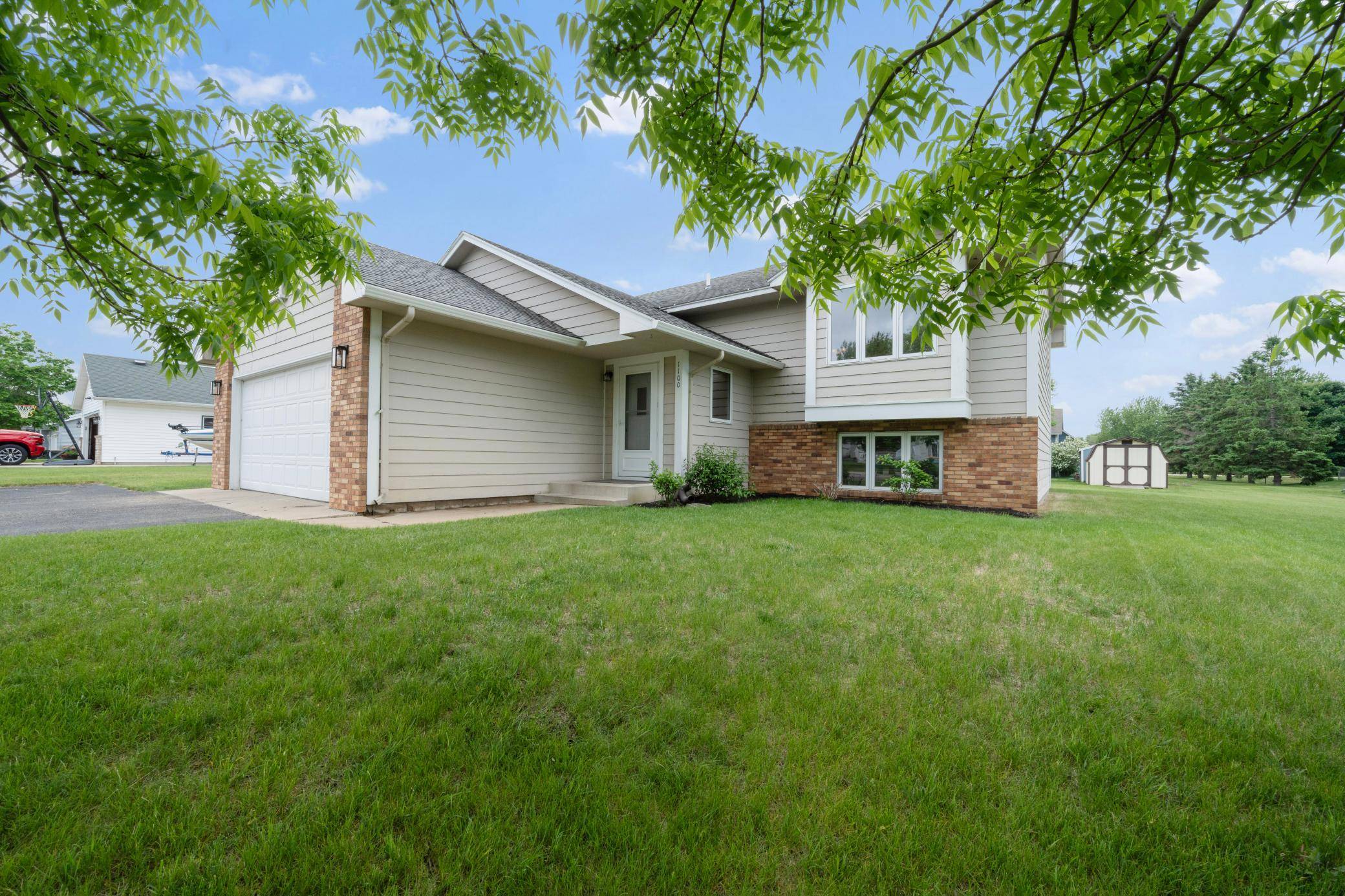 1100 Lochmist LN NW, Alexandria, MN 56308
