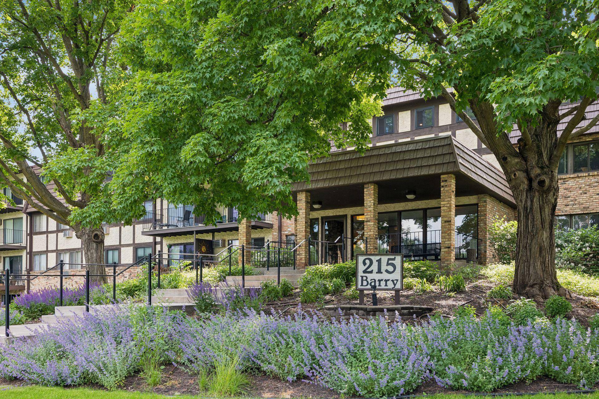 215 Barry AVE S #218, Wayzata, MN 55391