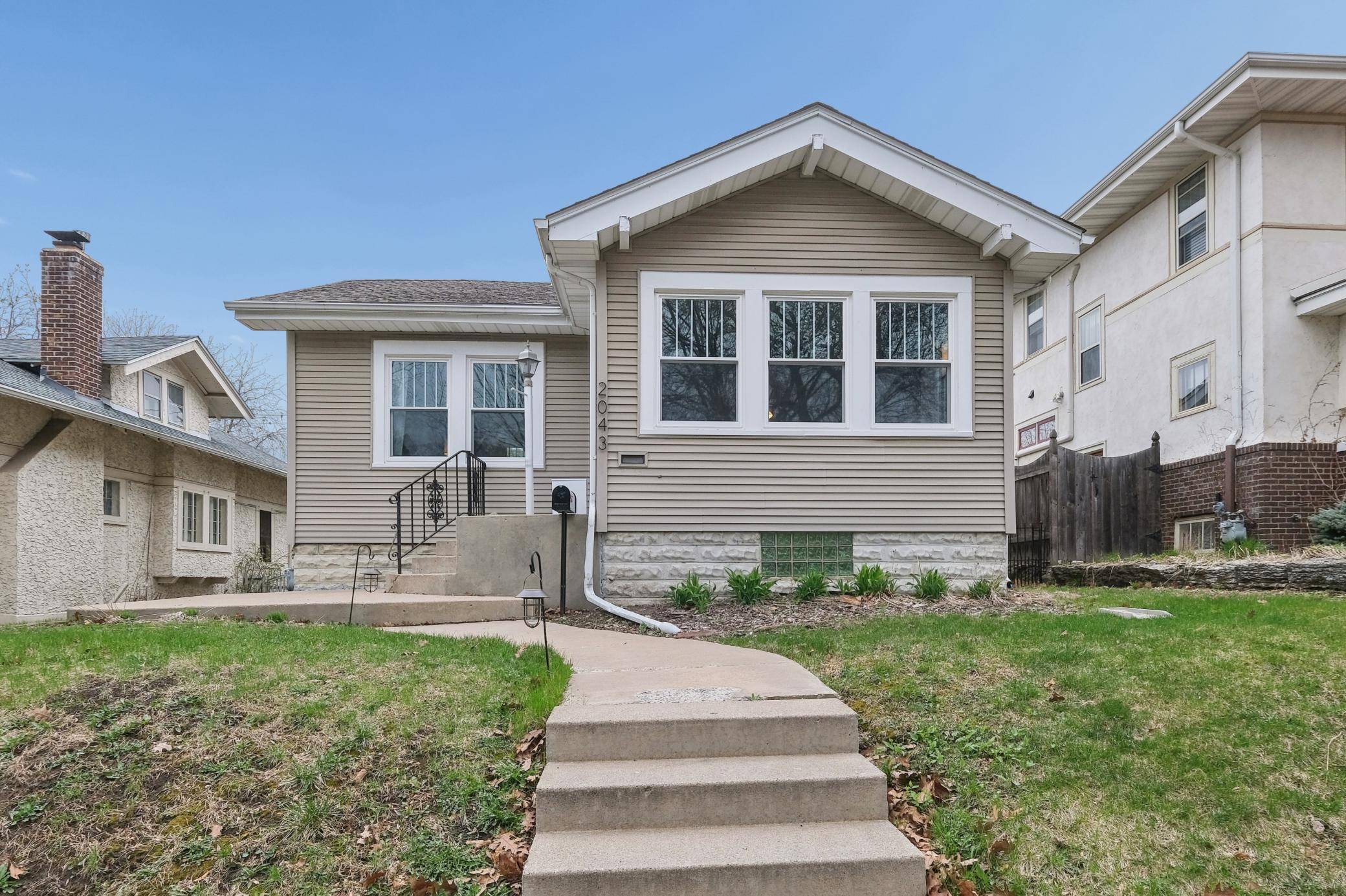 2043 Stanford AVE, Saint Paul, MN 55105