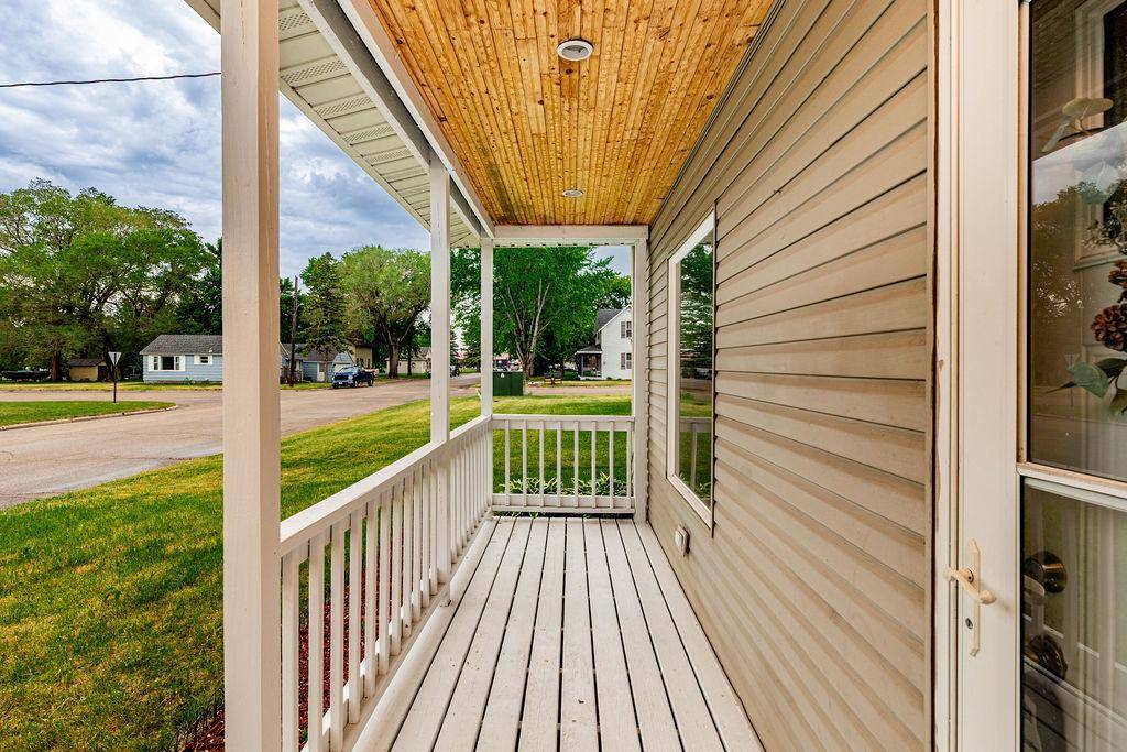 414 2nd ST NW, Barnesville, MN 56514