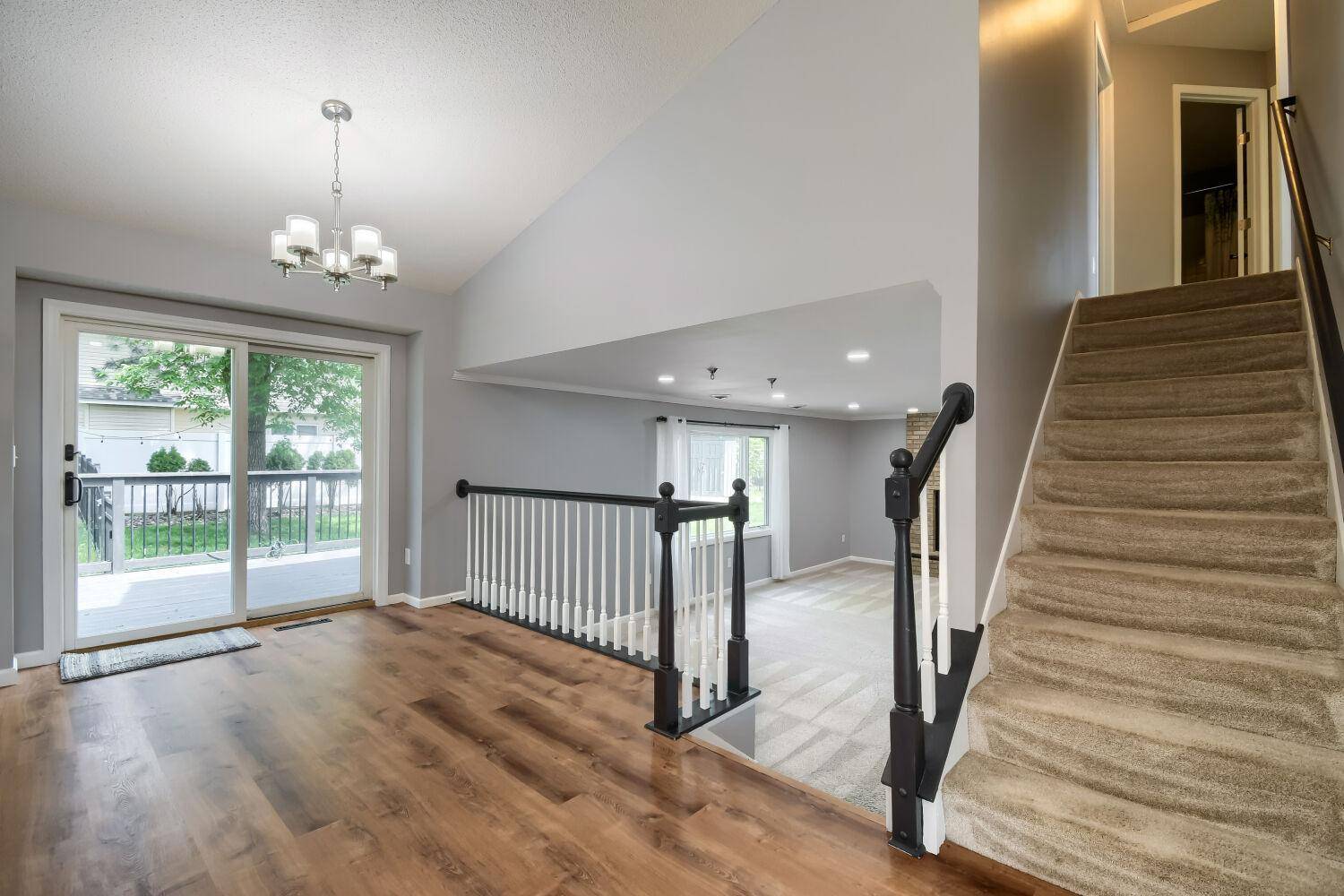9664 Wynstone DR, Woodbury, MN 55125