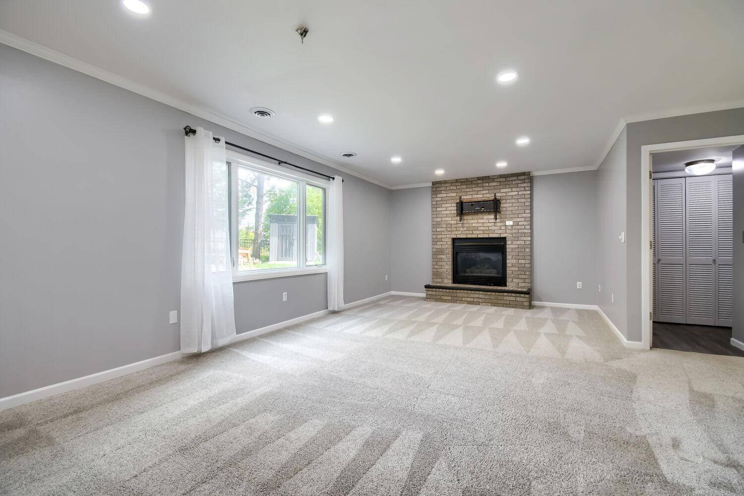 9664 Wynstone DR, Woodbury, MN 55125