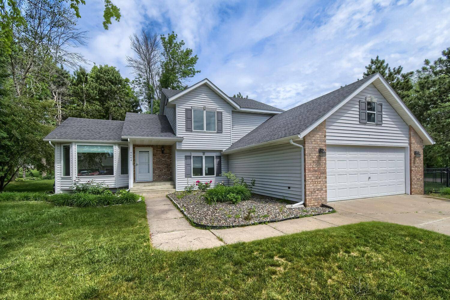 9664 Wynstone DR, Woodbury, MN 55125