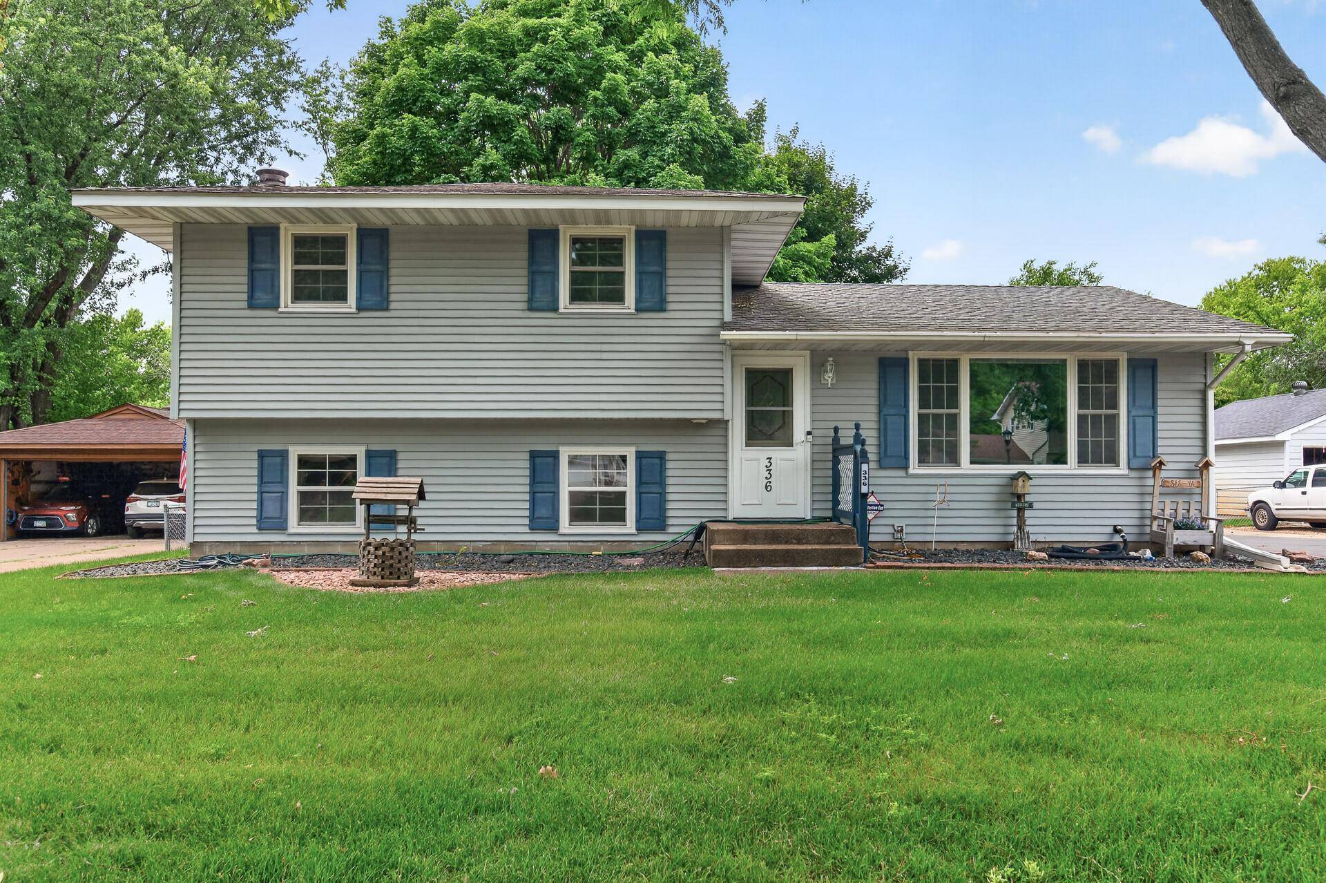 336 Sunrise LN, Champlin, MN 55316