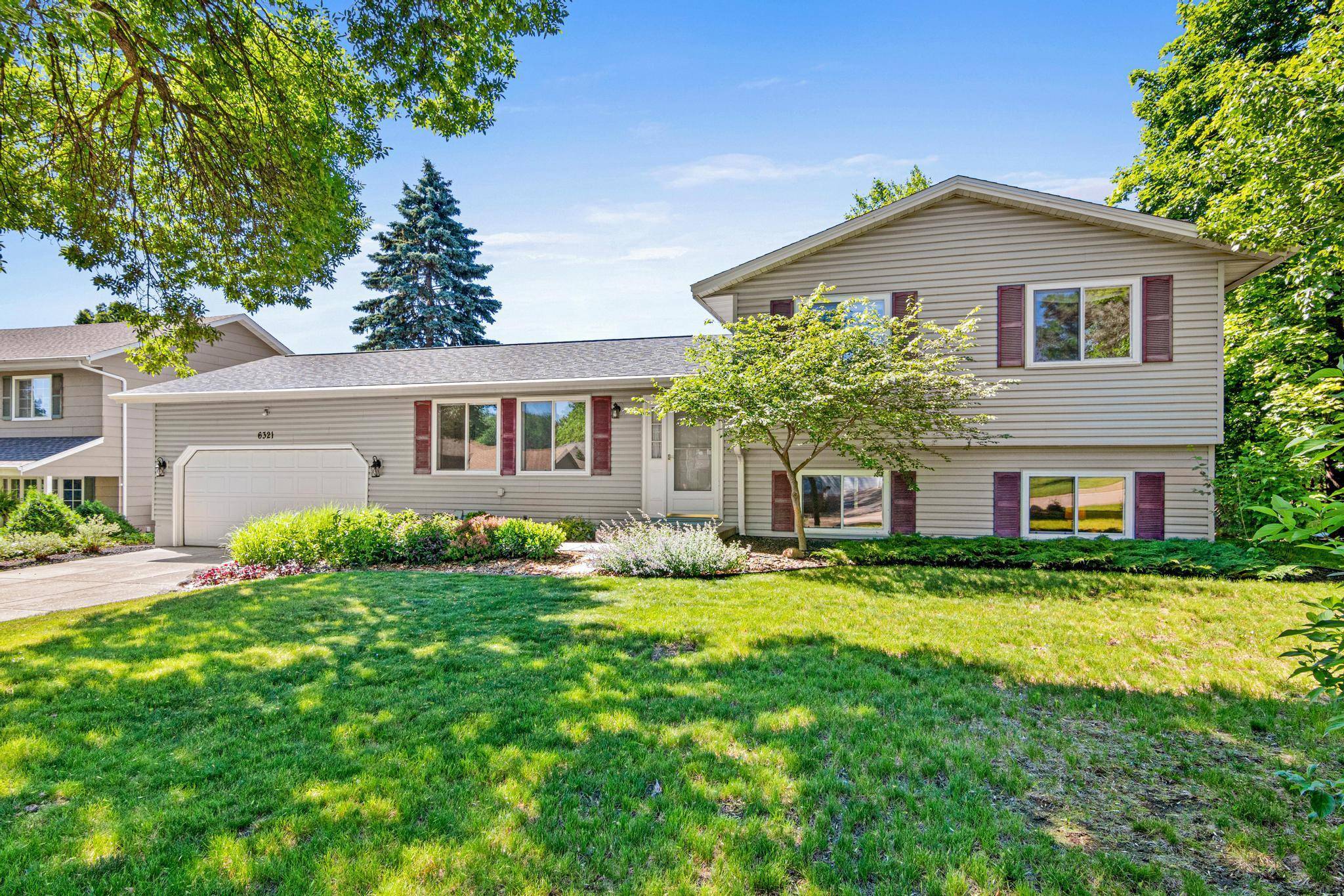 6321 Edgemont CIR N, Brooklyn Park, MN 55428