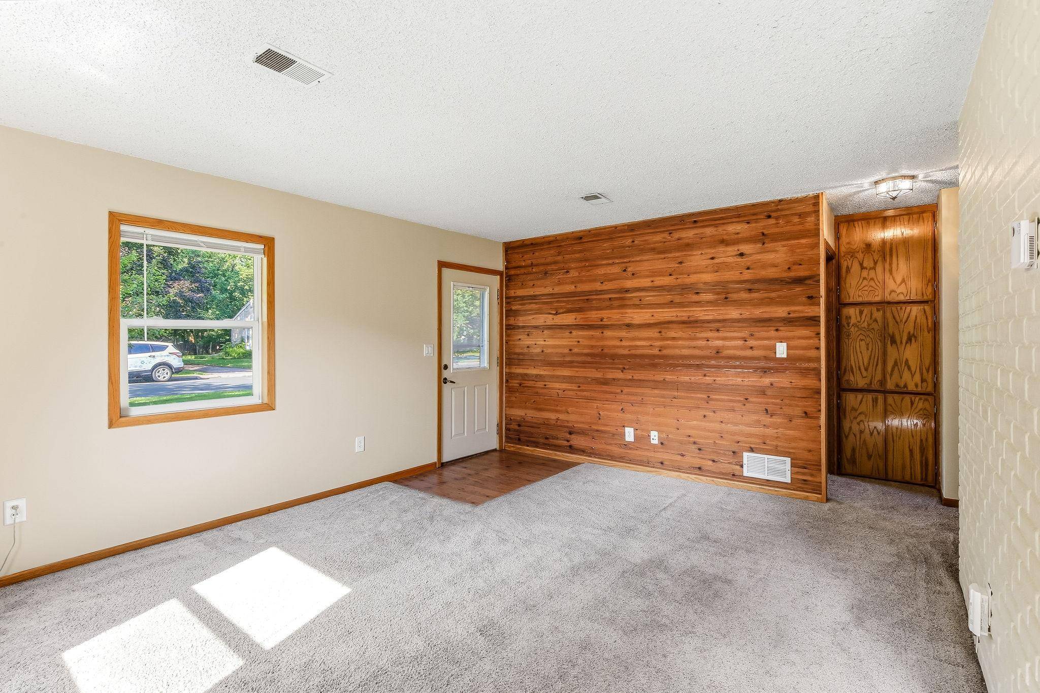 727 Elm ST, Anoka, MN 55303