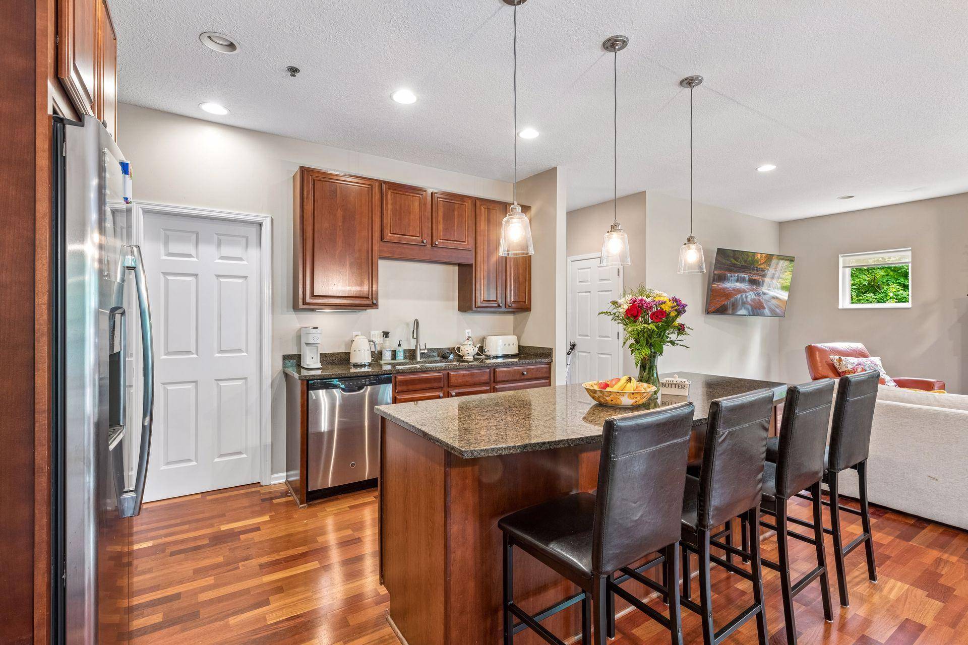 17735 Valley Cove CT, Minnetonka, MN 55345