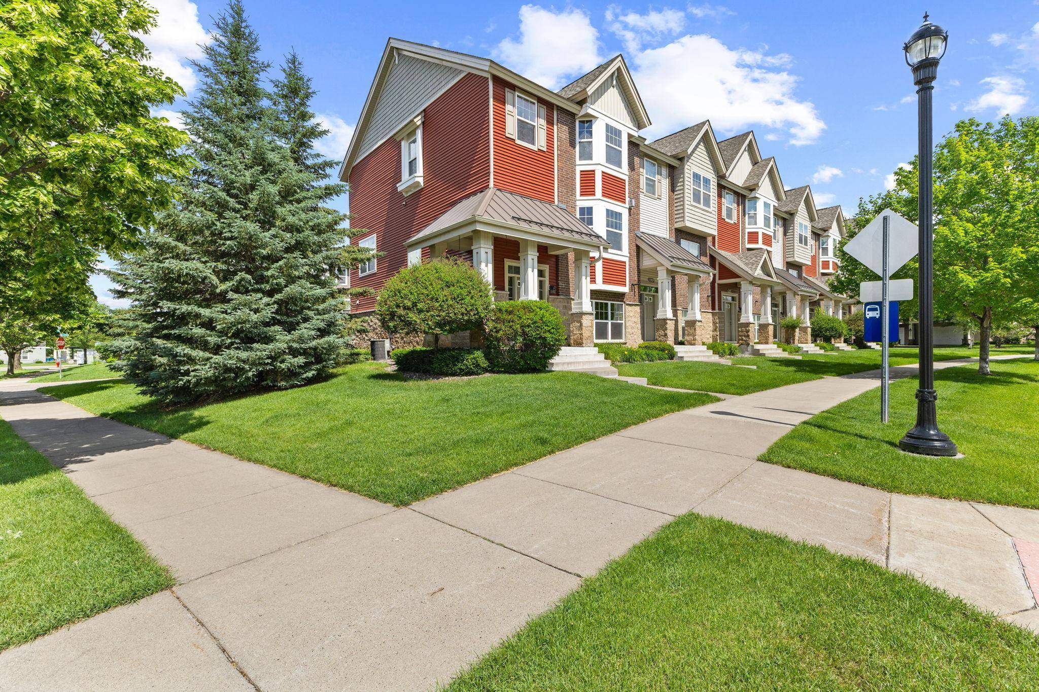 11941 Emery Village DR N #2101, Champlin, MN 55316