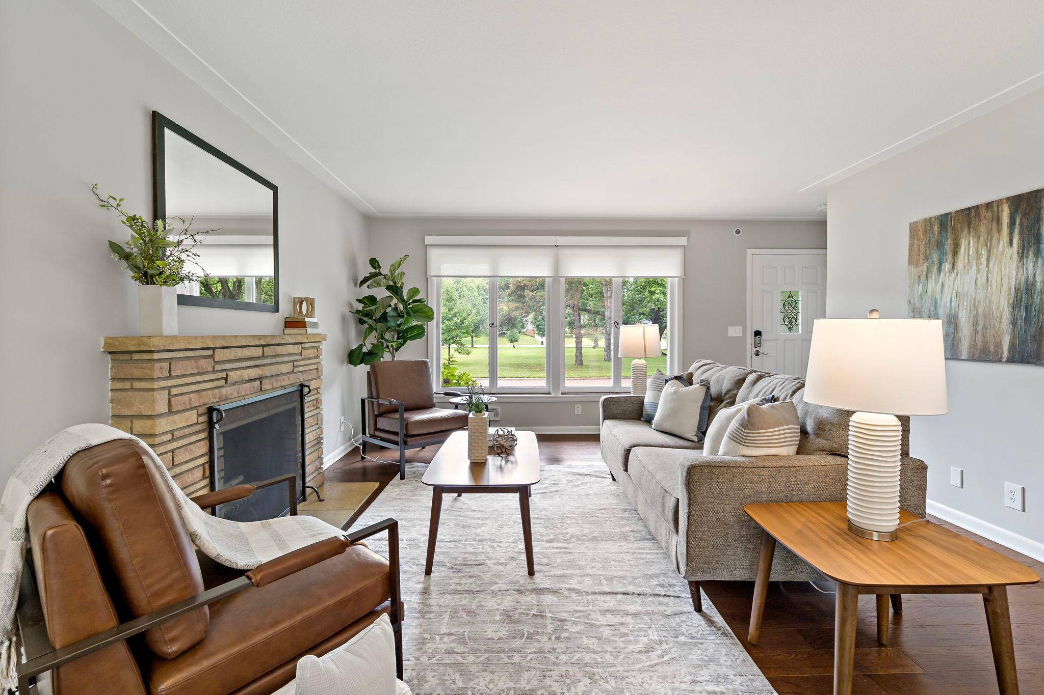 5104 Duggan PLZ, Edina, MN 55439