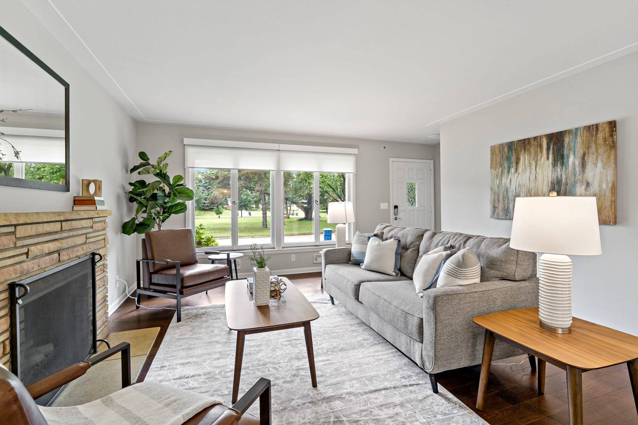 5104 Duggan PLZ, Edina, MN 55439