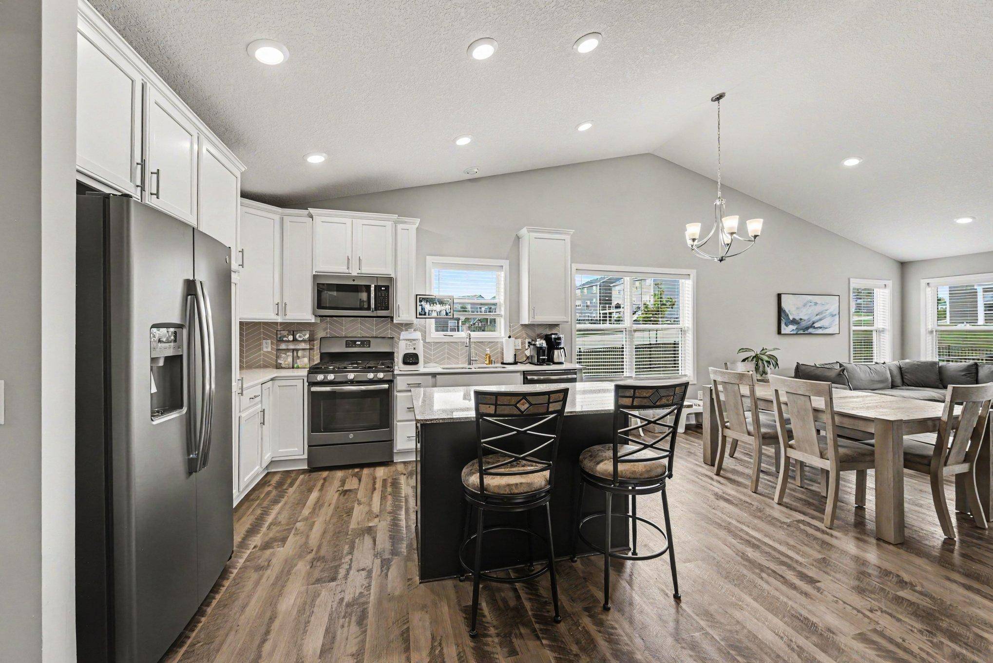 1321 Chestnut CIR, Carver, MN 55315