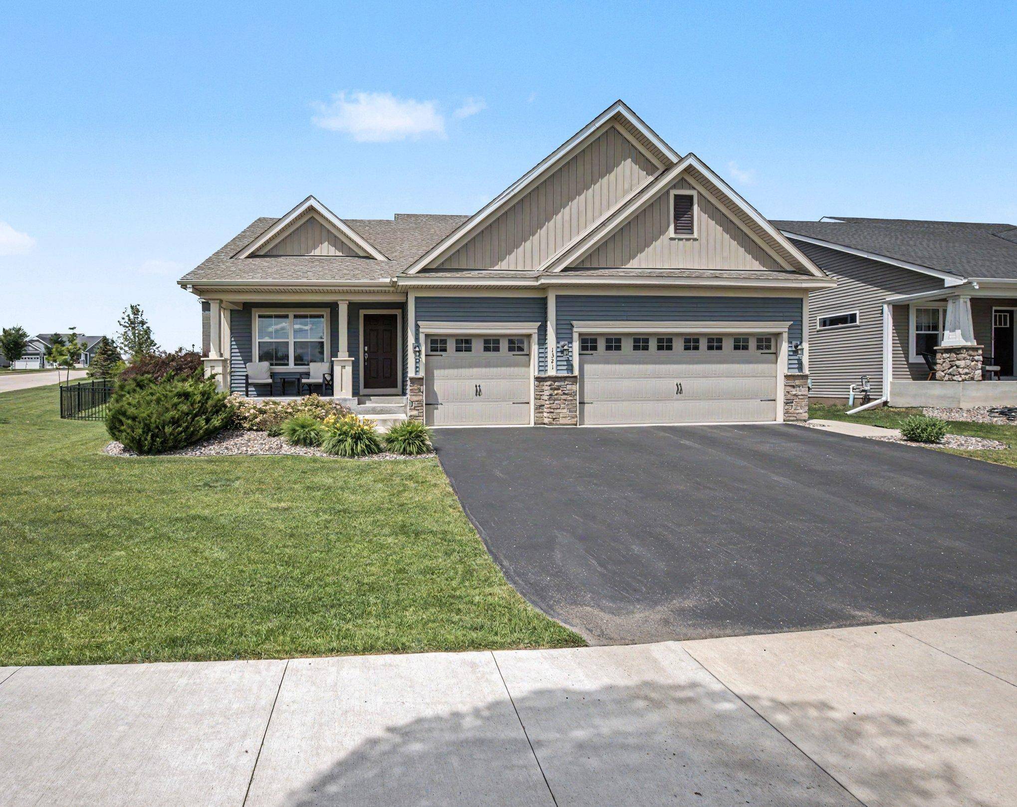 1321 Chestnut CIR, Carver, MN 55315