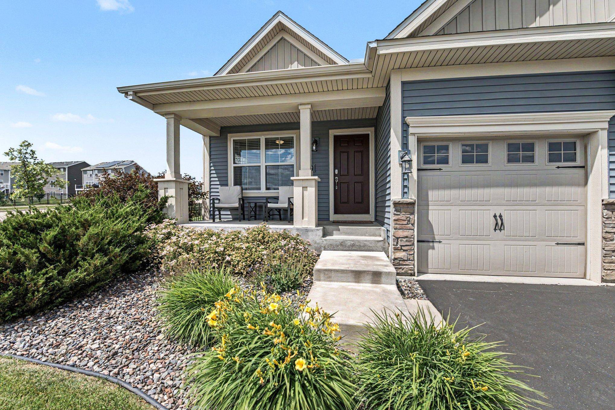 1321 Chestnut CIR, Carver, MN 55315