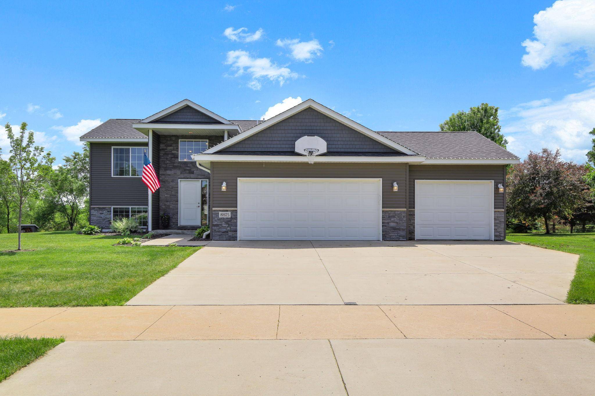 19375 Karen LN, Big Lake, MN 55309