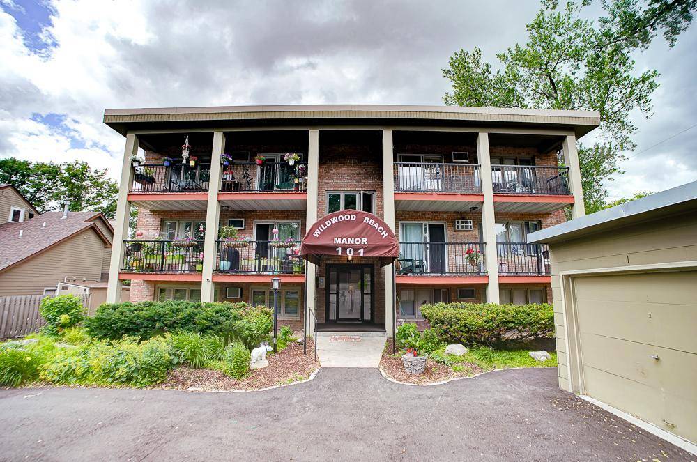 101 Wildwood Beach RD #2, Mahtomedi, MN 55115