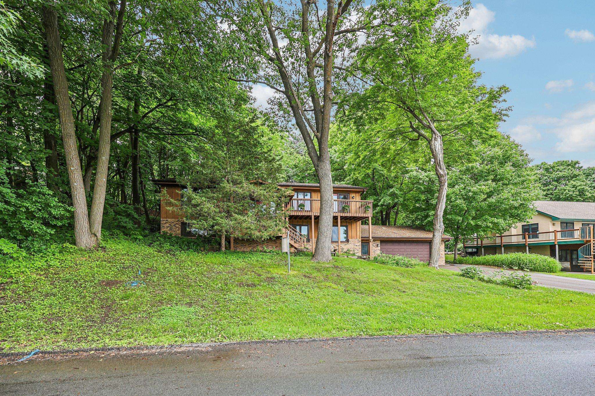 6680 Lotus TRL, Chanhassen, MN 55317
