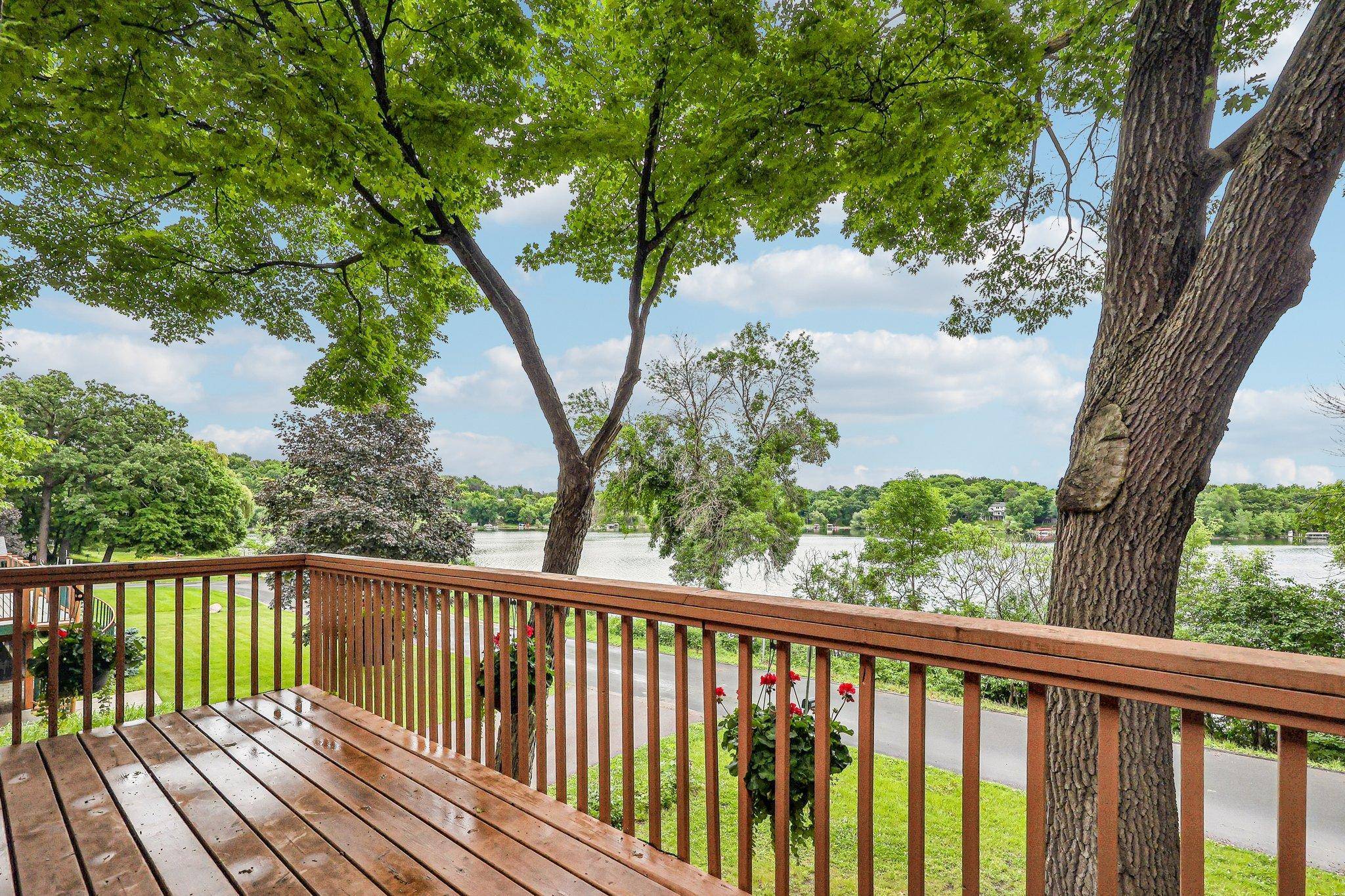 6680 Lotus TRL, Chanhassen, MN 55317