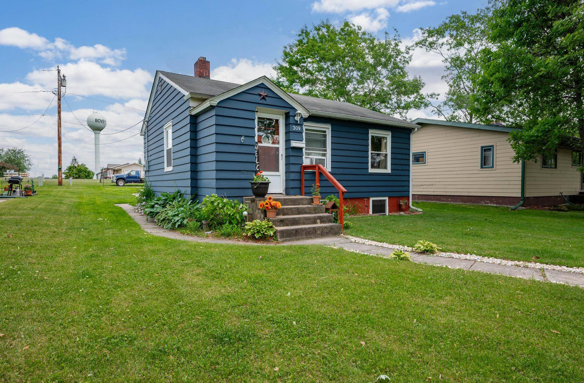 309 8th AVE, Bovey, MN 55709