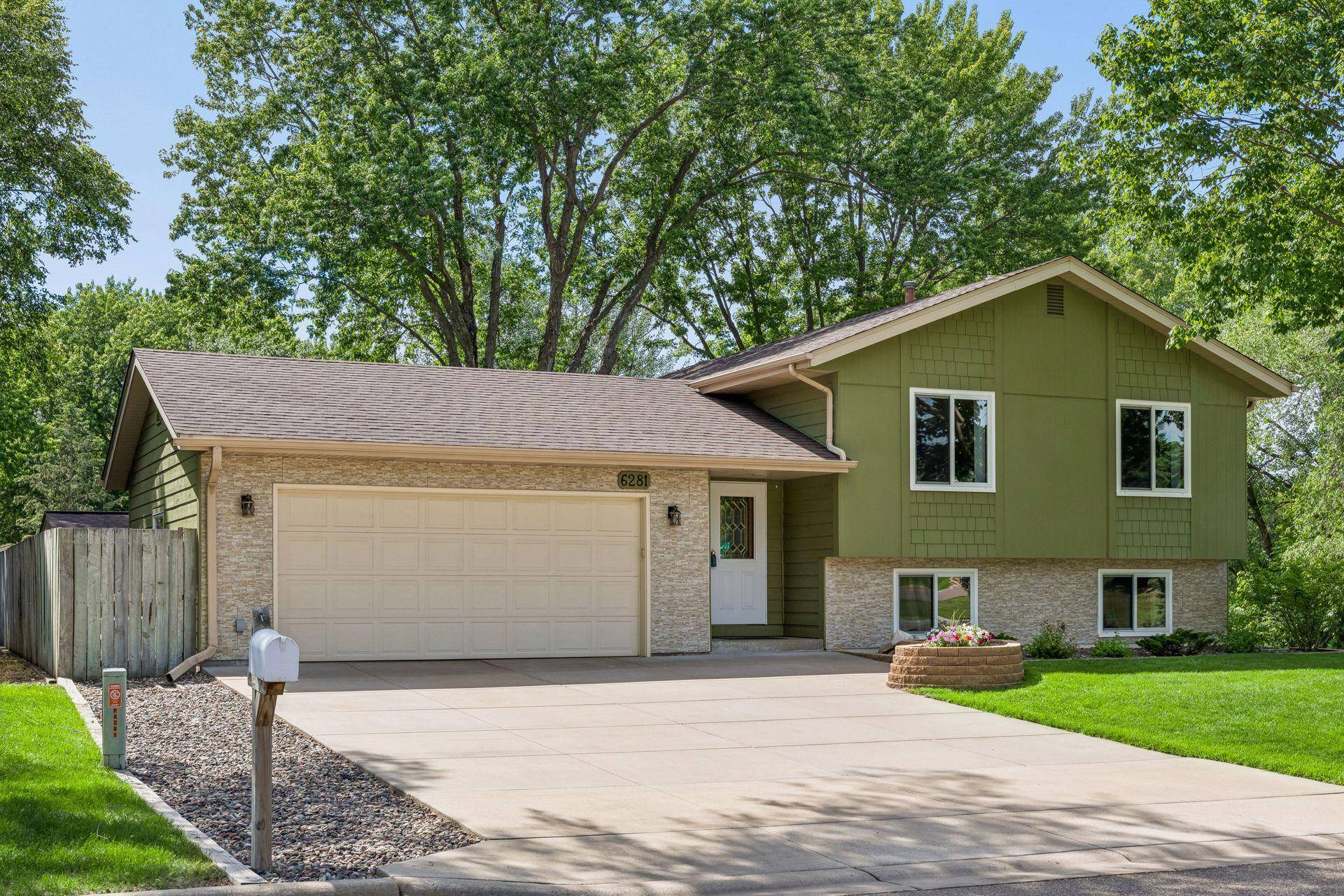 6281 Cavell AVE N, Brooklyn Park, MN 55428